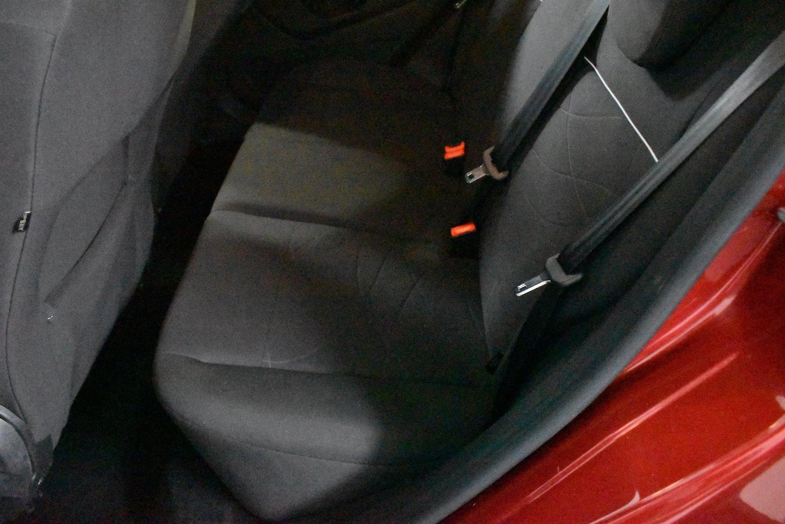 2014 Ford Fiesta Trend — photo 8