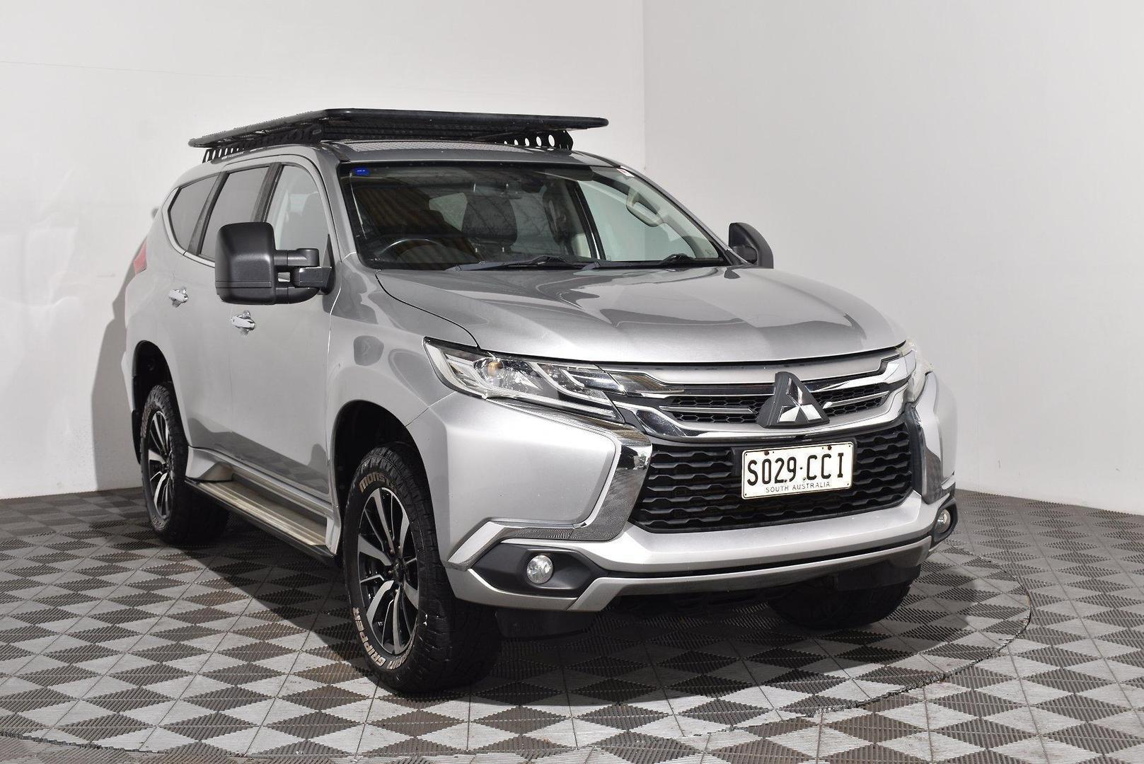 2017 Mitsubishi Pajero Sport GLS — photo 1