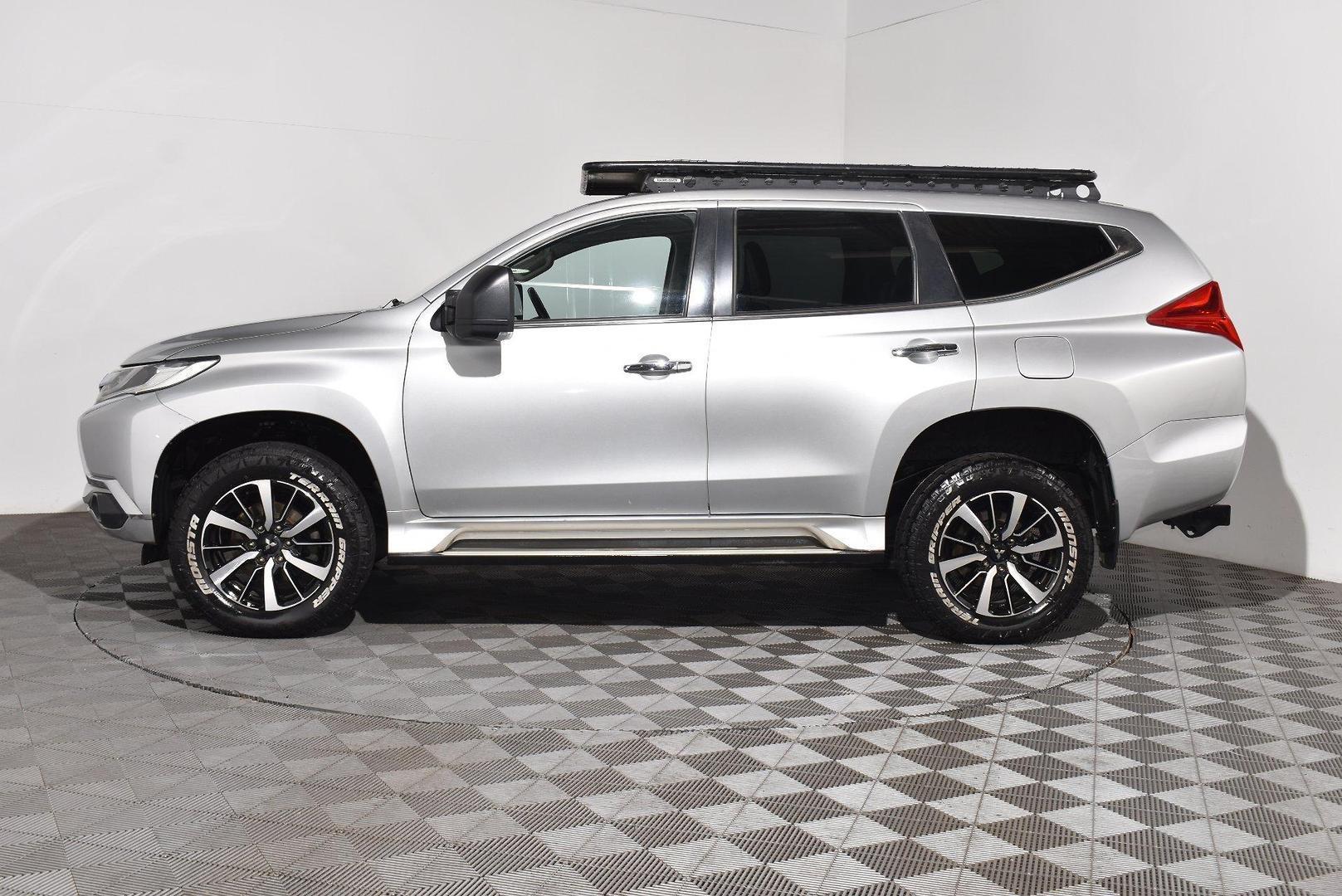 2017 Mitsubishi Pajero Sport GLS — photo 10