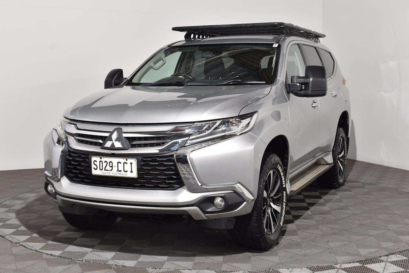 2017 Mitsubishi Pajero Sport GLS — photo 12
