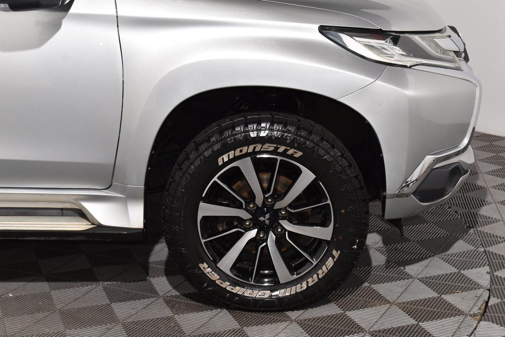 2017 Mitsubishi Pajero Sport GLS — photo 17