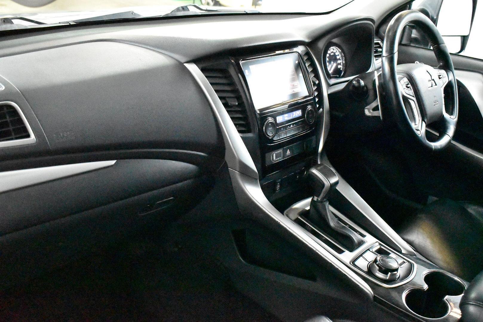 2017 Mitsubishi Pajero Sport GLS — photo 6