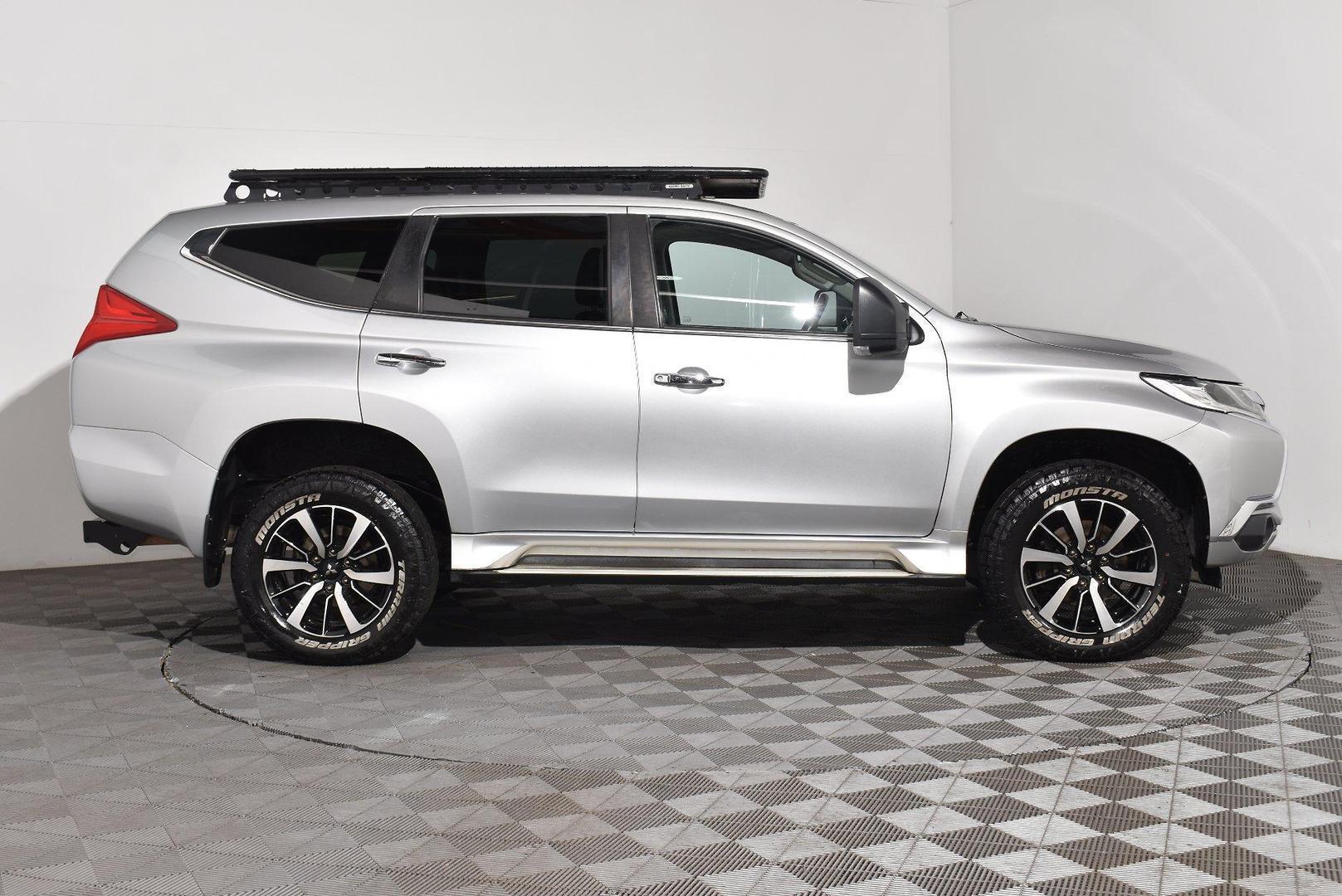 2017 Mitsubishi Pajero Sport GLS — photo 9