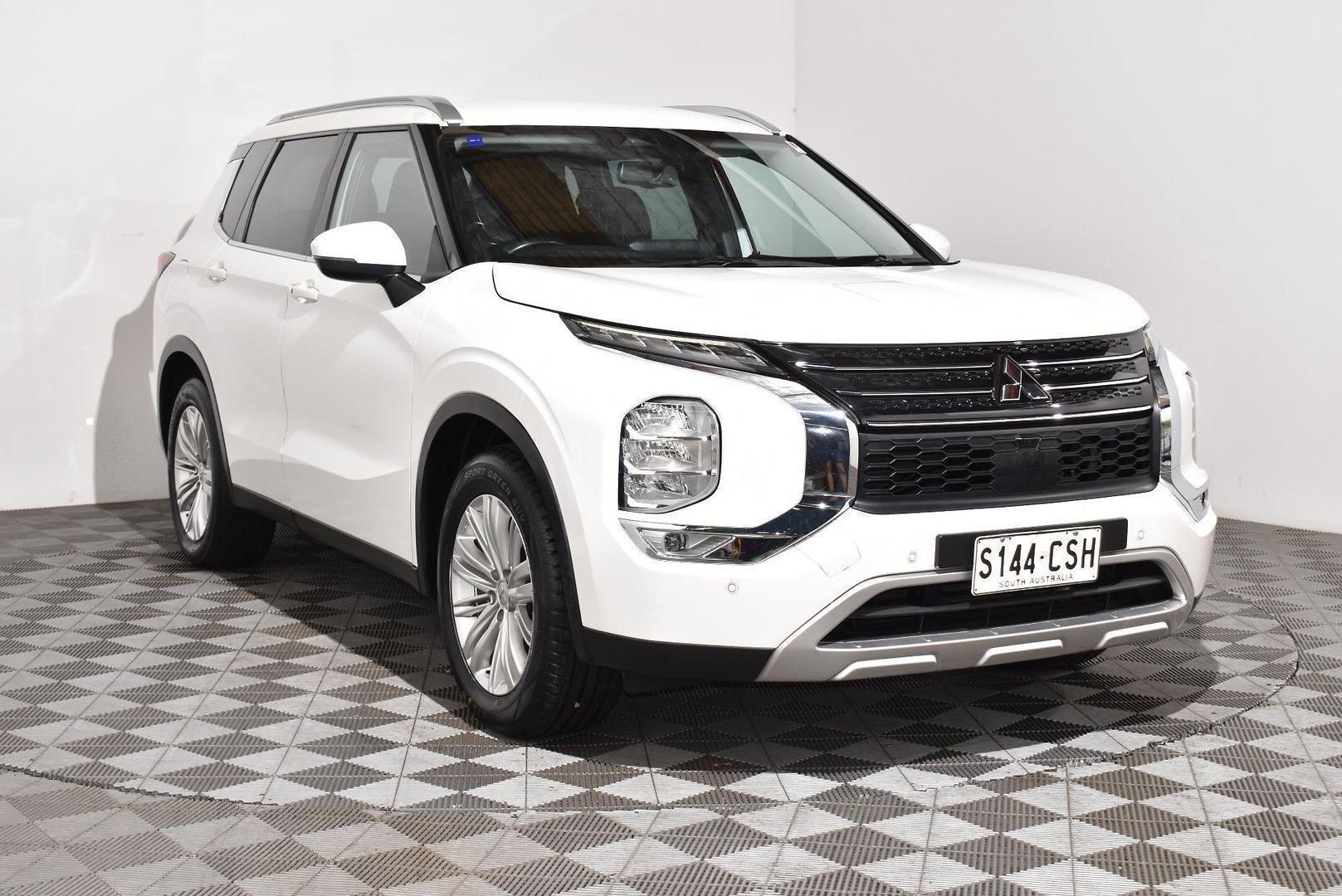 2022 Mitsubishi Outlander LS — photo 1