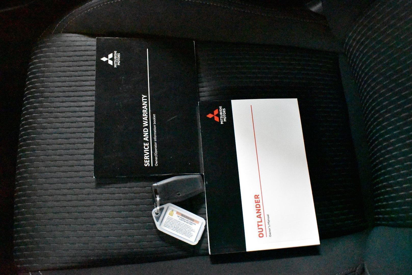 2022 Mitsubishi Outlander LS — photo 26