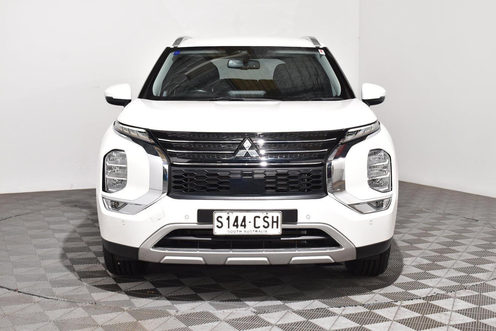 2022 Mitsubishi Outlander LS — photo 3