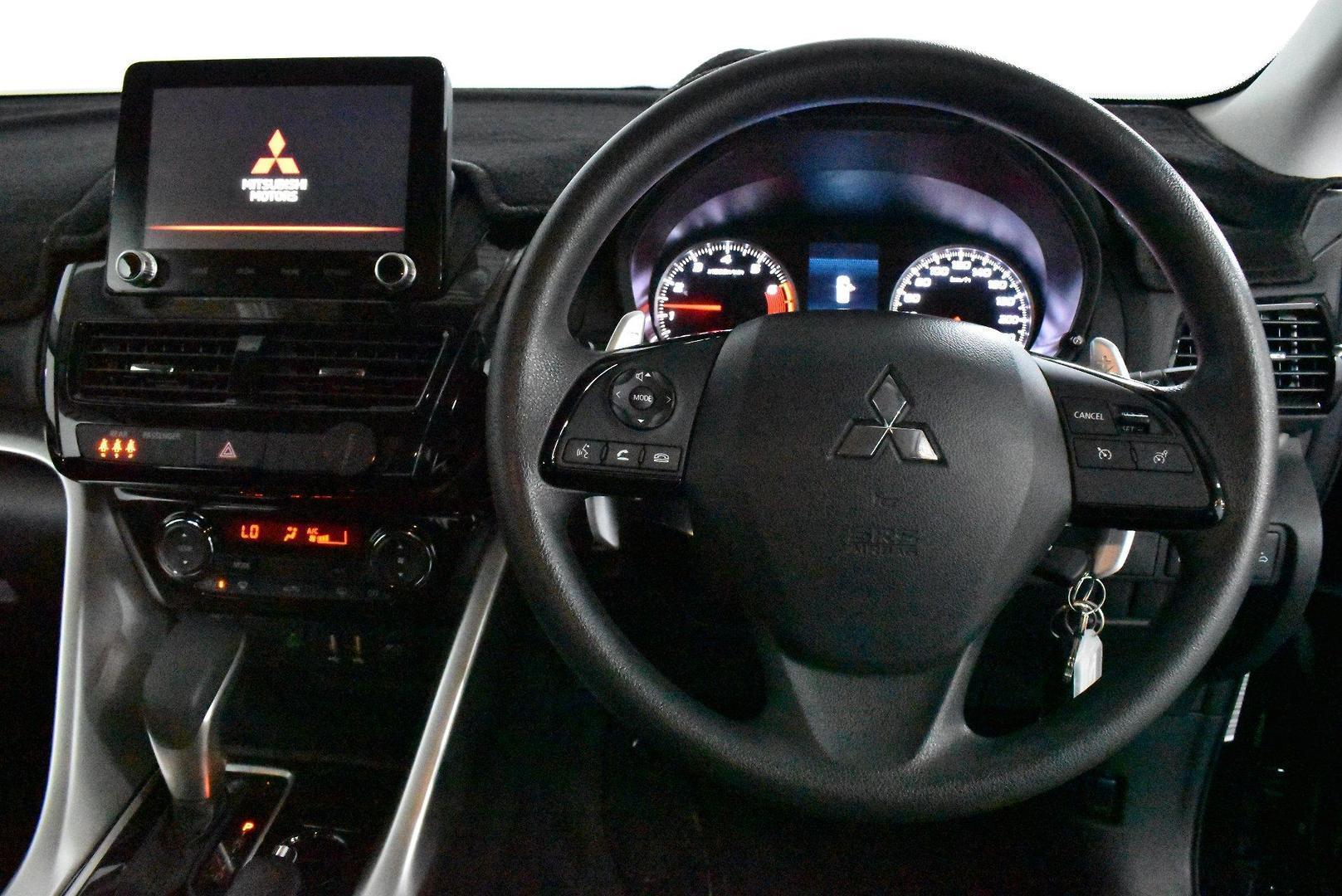 2023 Mitsubishi Eclipse Cross ES — photo 5