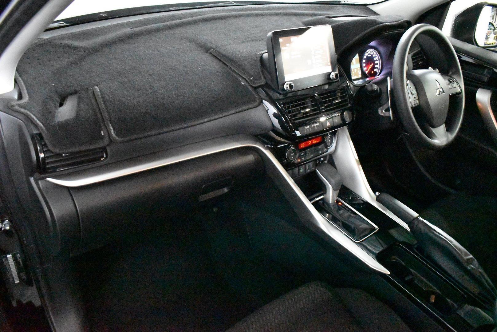 2023 Mitsubishi Eclipse Cross ES — photo 6