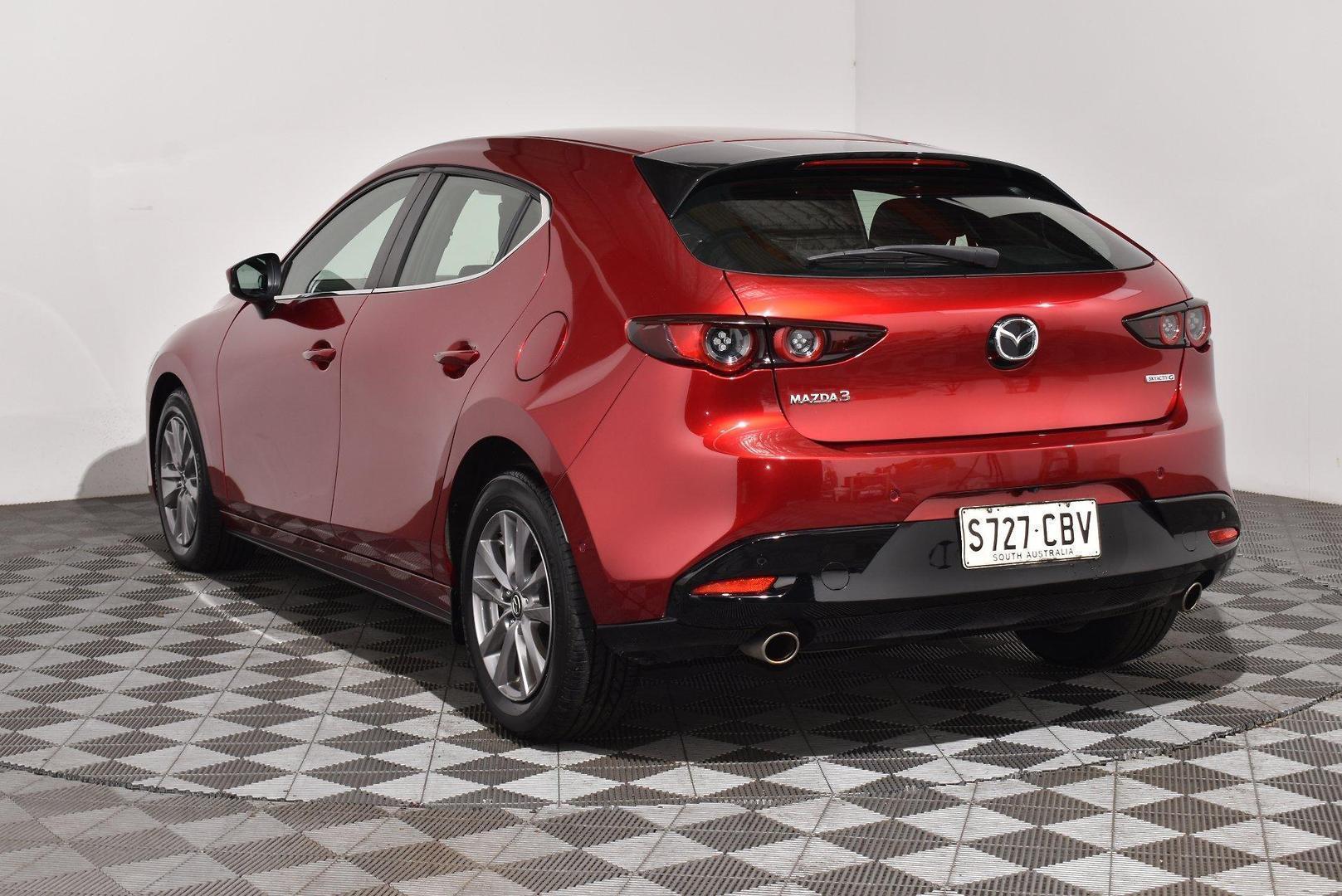 2019 Mazda 3 G20 Pure — photo 2