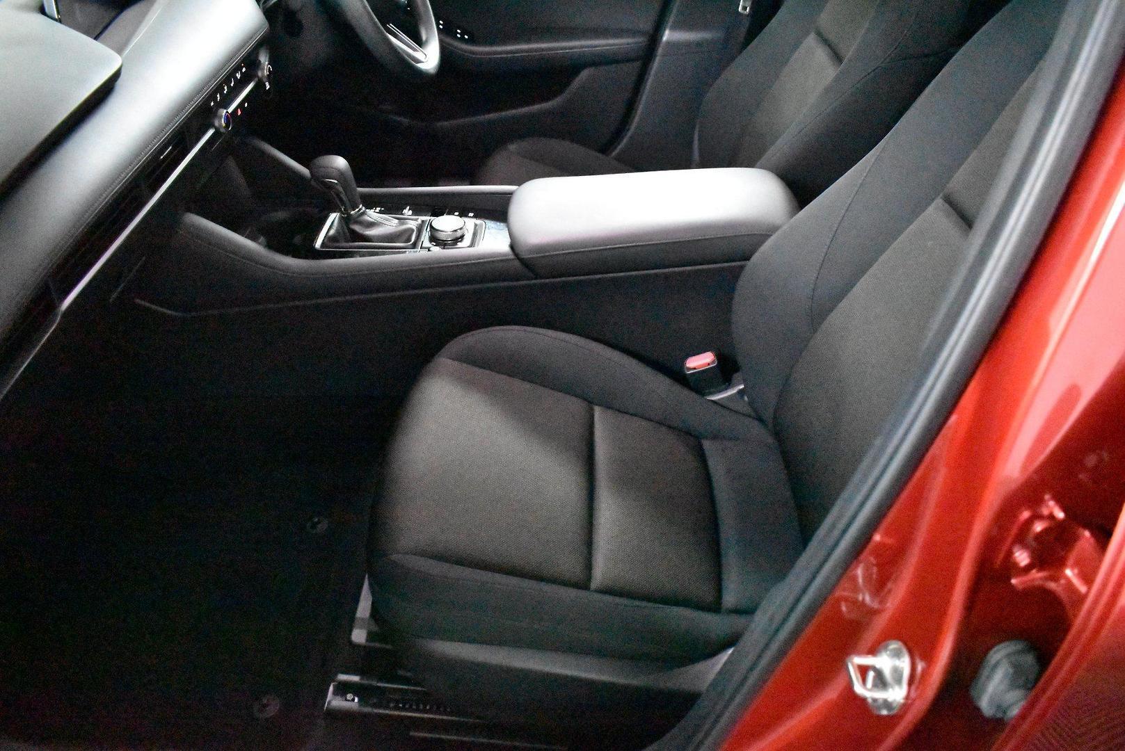 2019 Mazda 3 G20 Pure — photo 7
