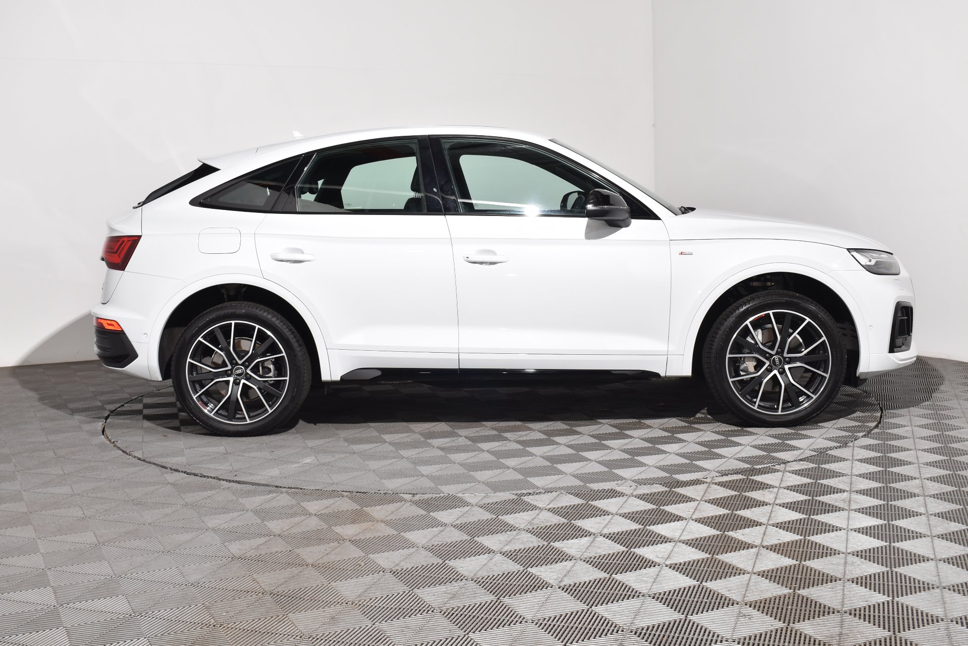 2022 Audi Q5 45 TFSI S line — photo 10