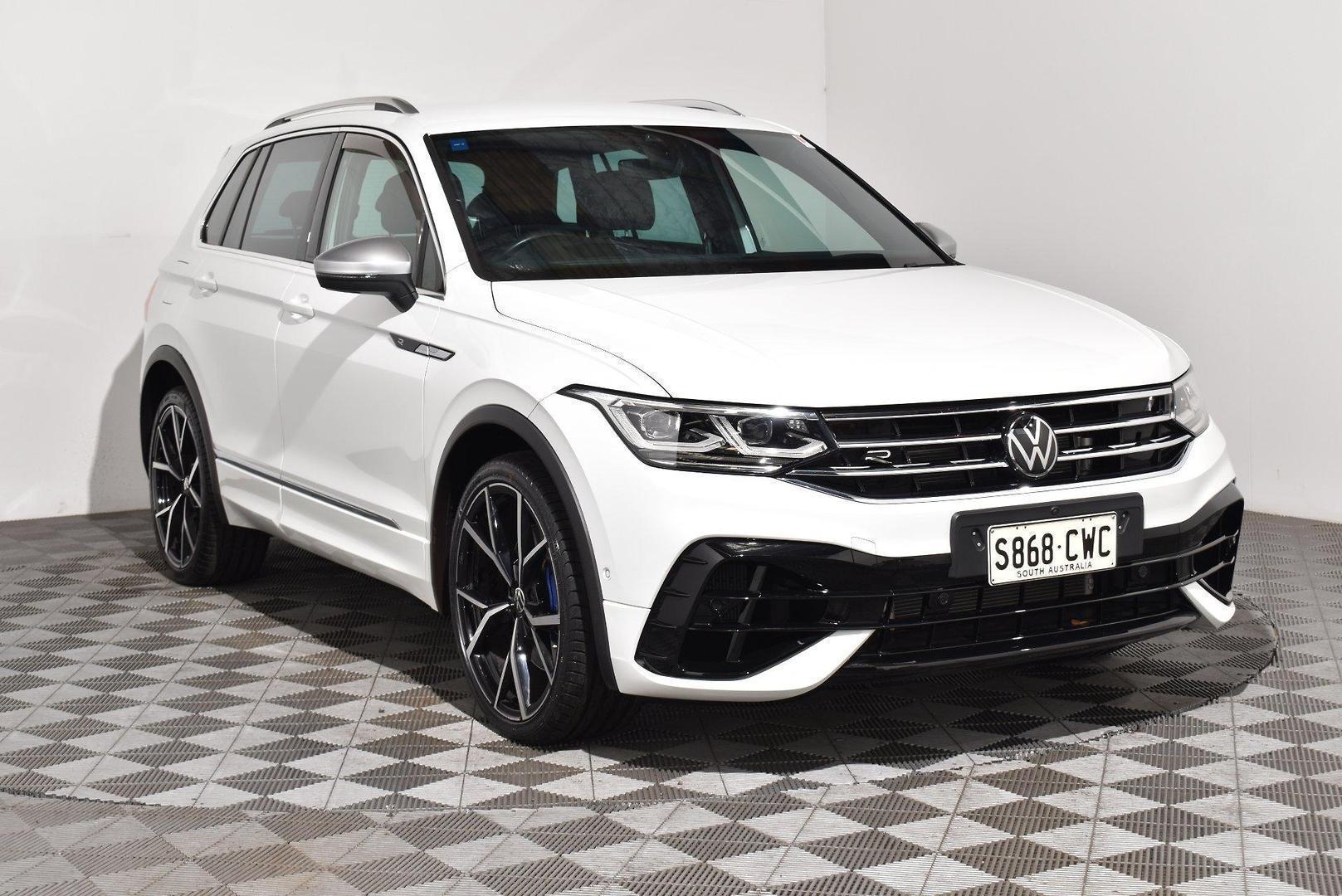 2023 Volkswagen Tiguan R — photo 1