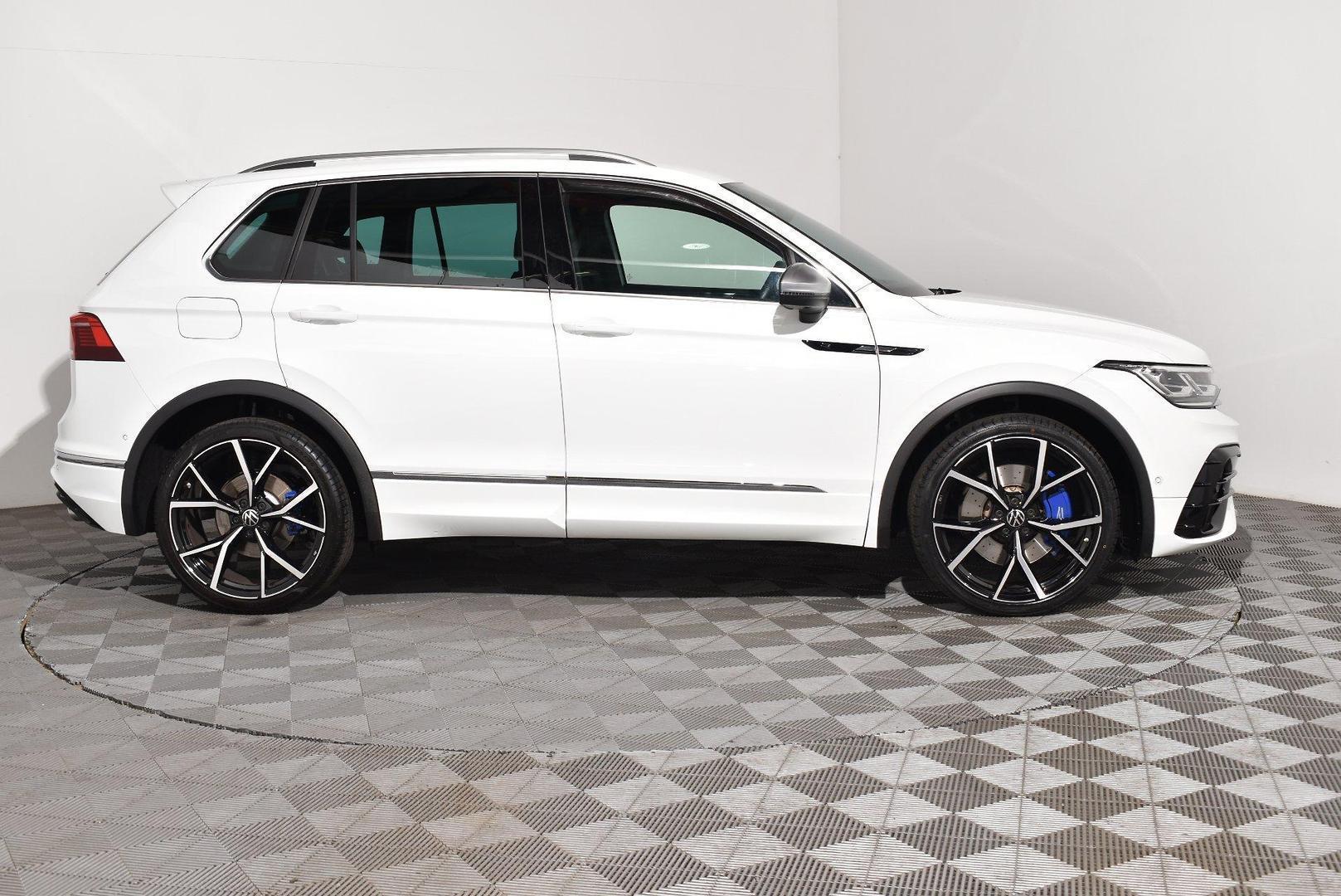 2023 Volkswagen Tiguan R — photo 10