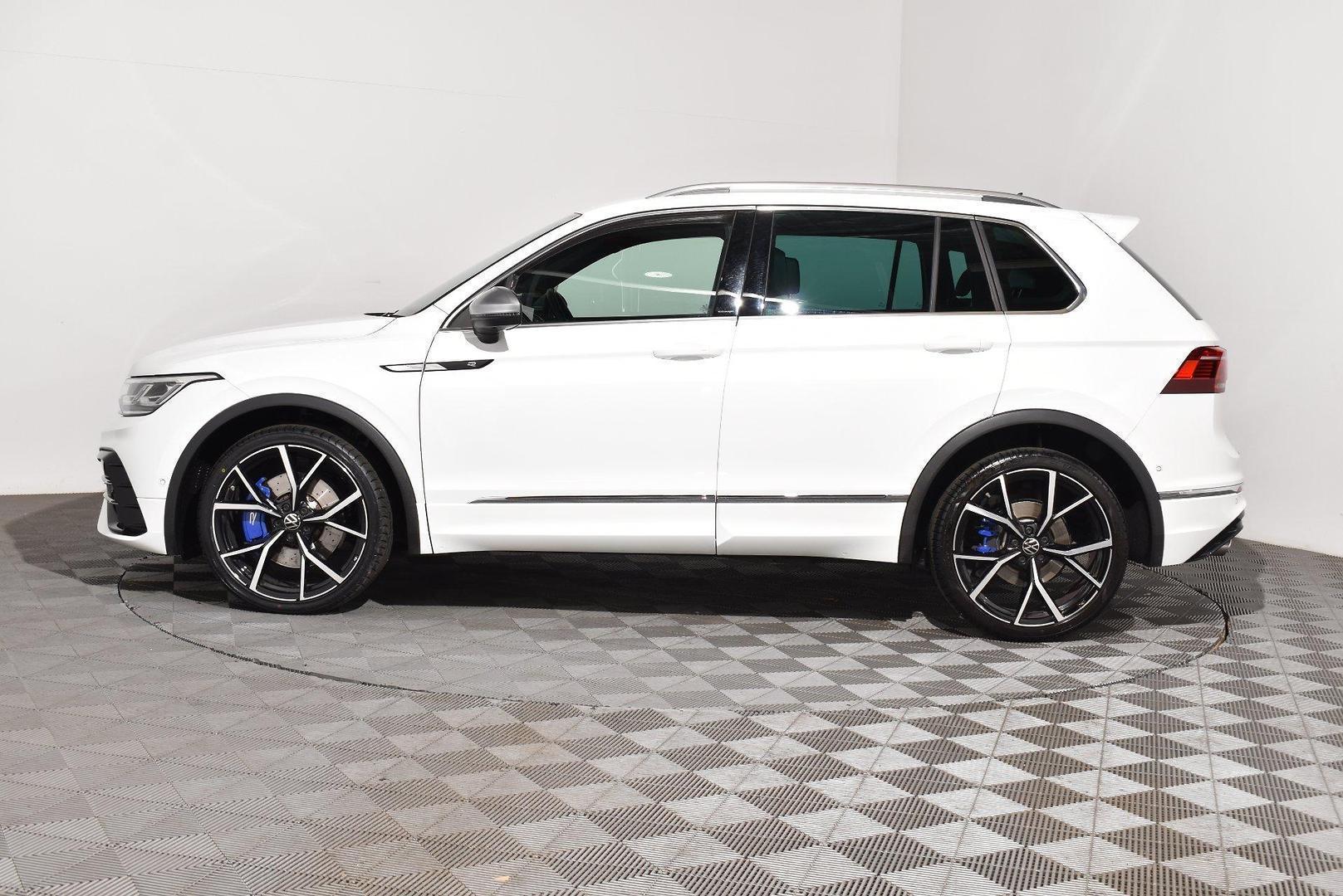 2023 Volkswagen Tiguan R — photo 11