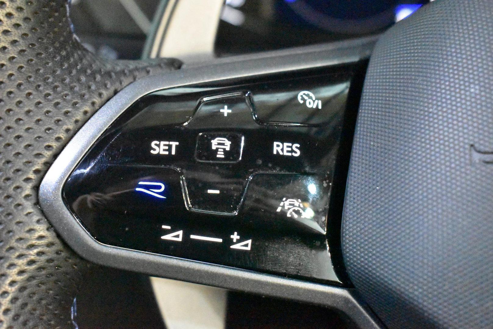 2023 Volkswagen Tiguan R — photo 21