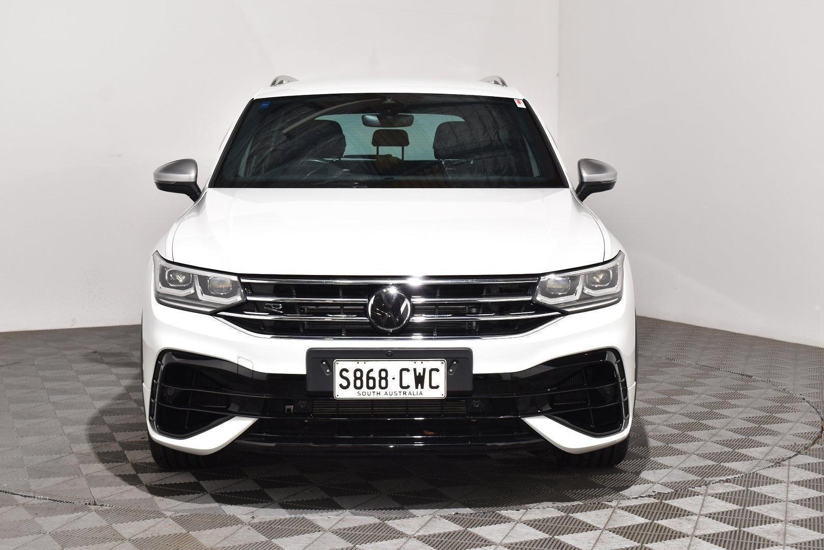 2023 Volkswagen Tiguan R — photo 3