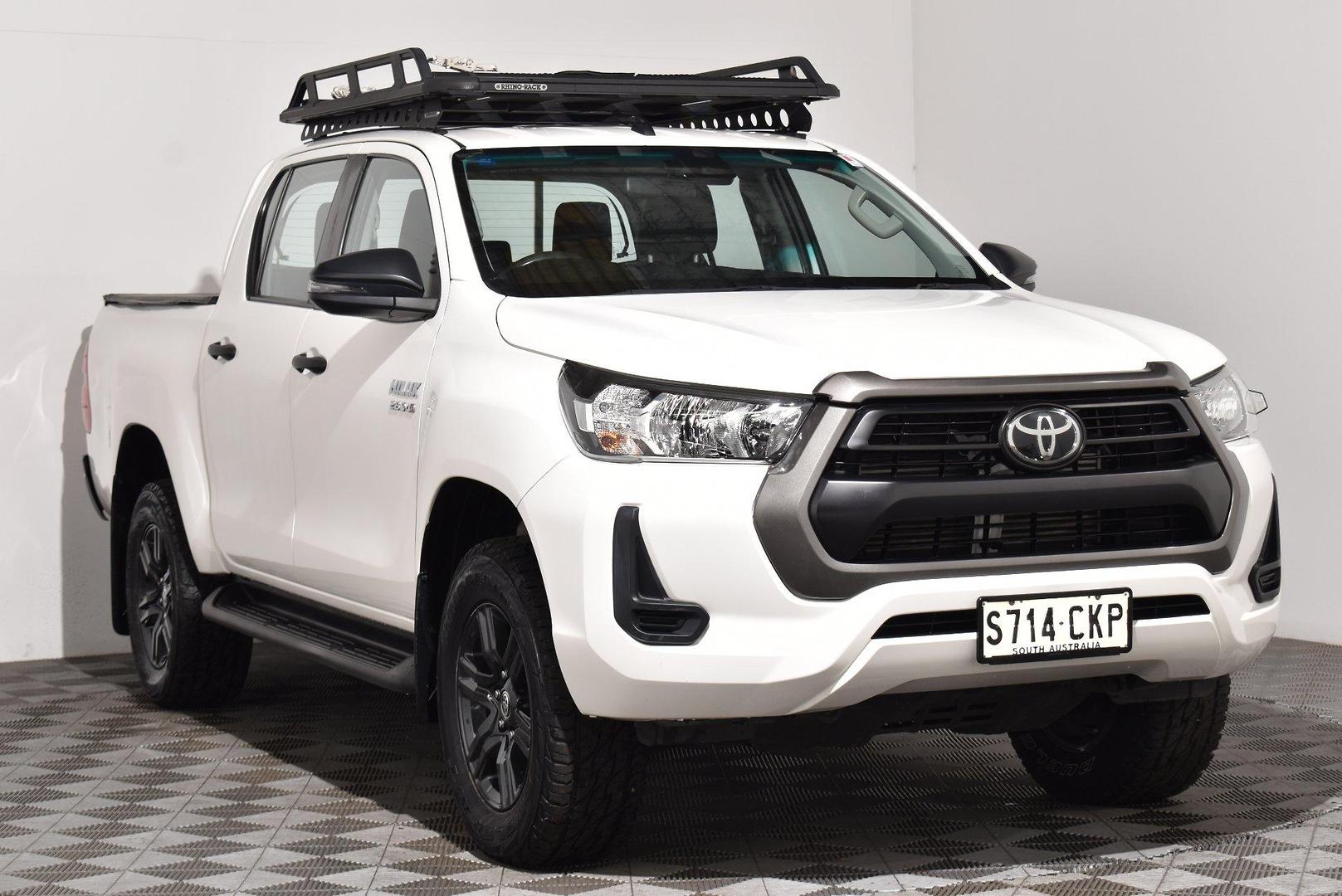 2021 Toyota Hilux SR — photo 1