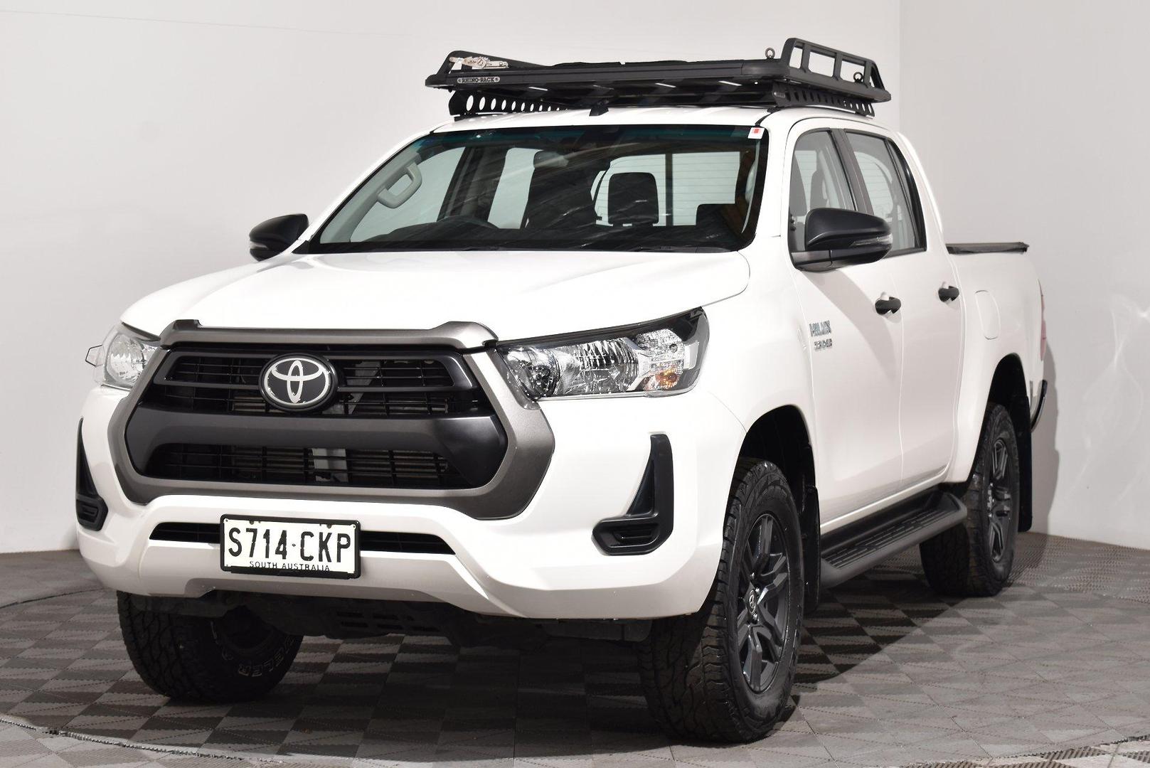 2021 Toyota Hilux SR — photo 13