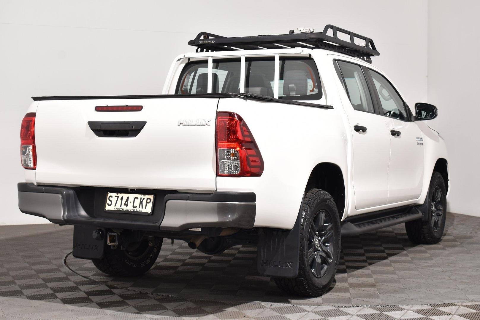 2021 Toyota Hilux SR — photo 14