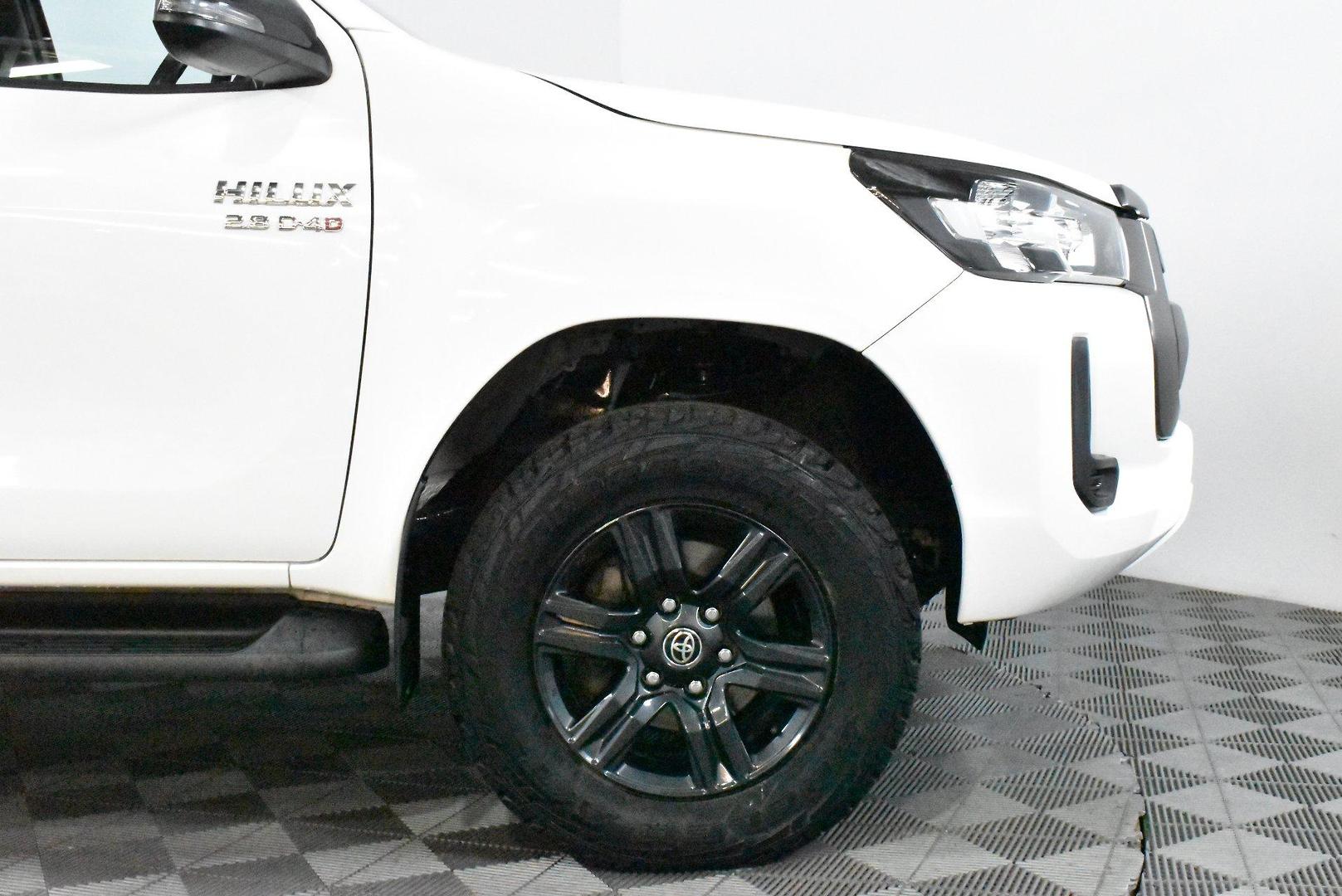 2021 Toyota Hilux SR — photo 18