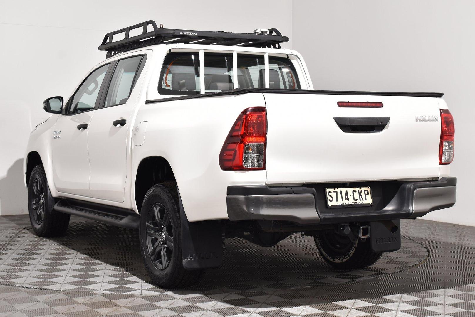 2021 Toyota Hilux SR — photo 2