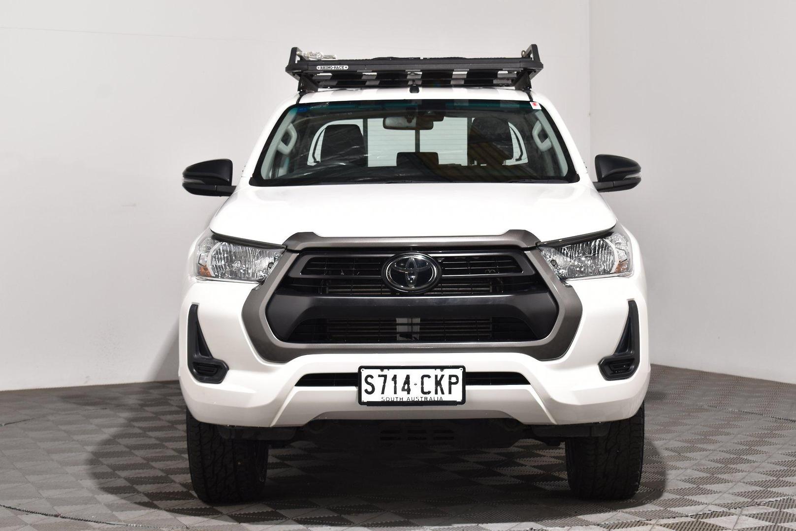 2021 Toyota Hilux SR — photo 3