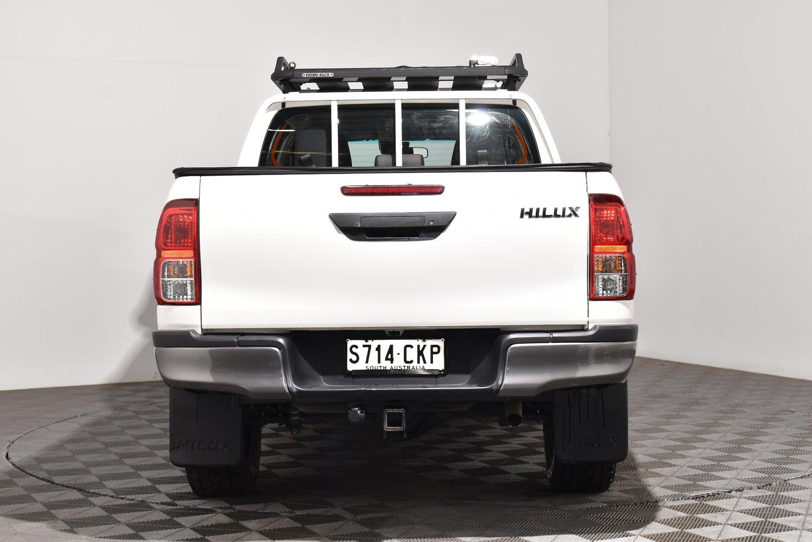 2021 Toyota Hilux SR — photo 4
