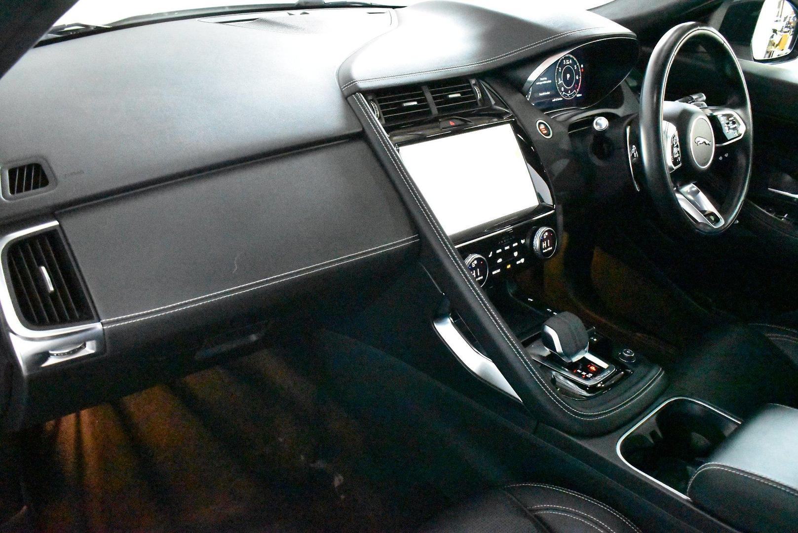 2021 Jaguar E-PACE P250 RDynamic S — photo 6