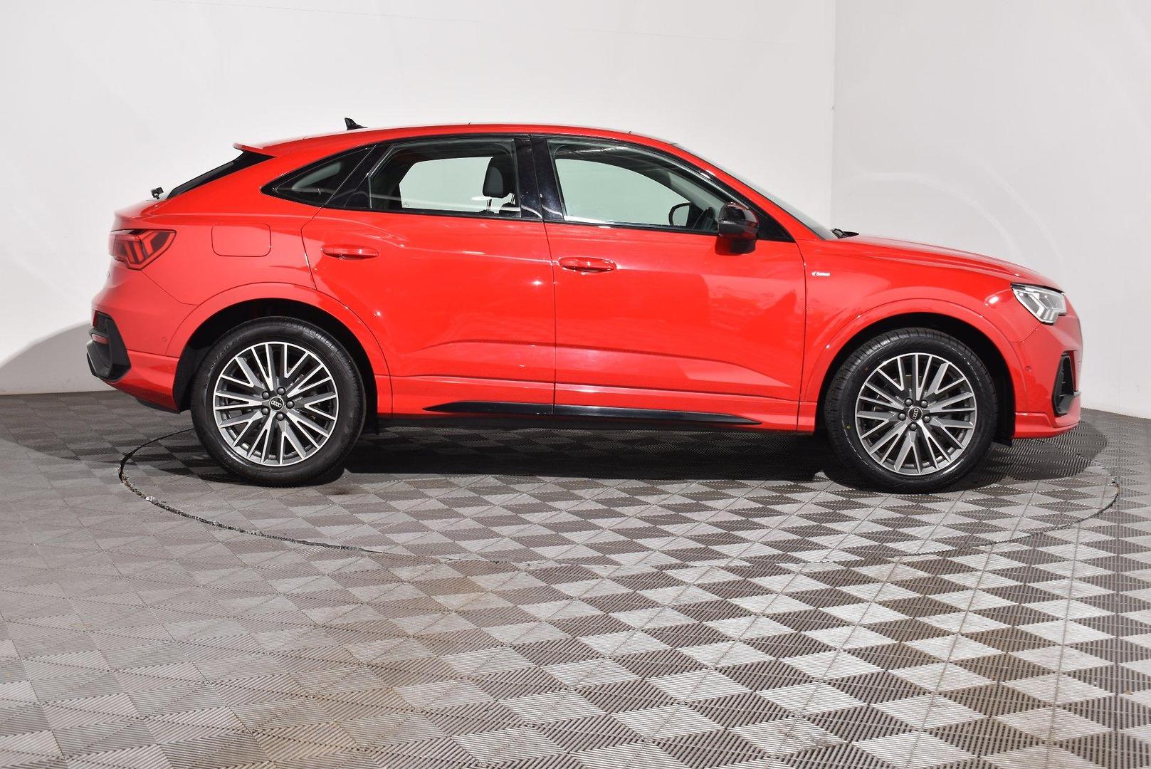 2022 Audi Q3 35 TFSI S line — photo 10