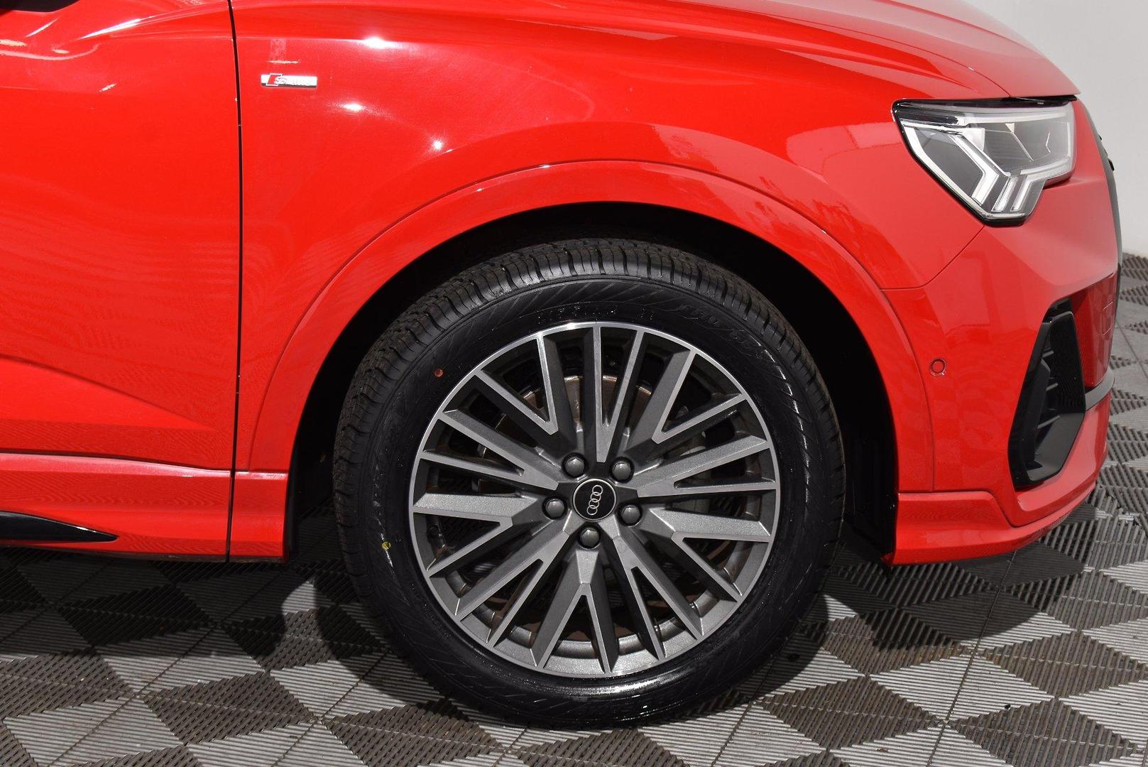 2022 Audi Q3 35 TFSI S line — photo 18