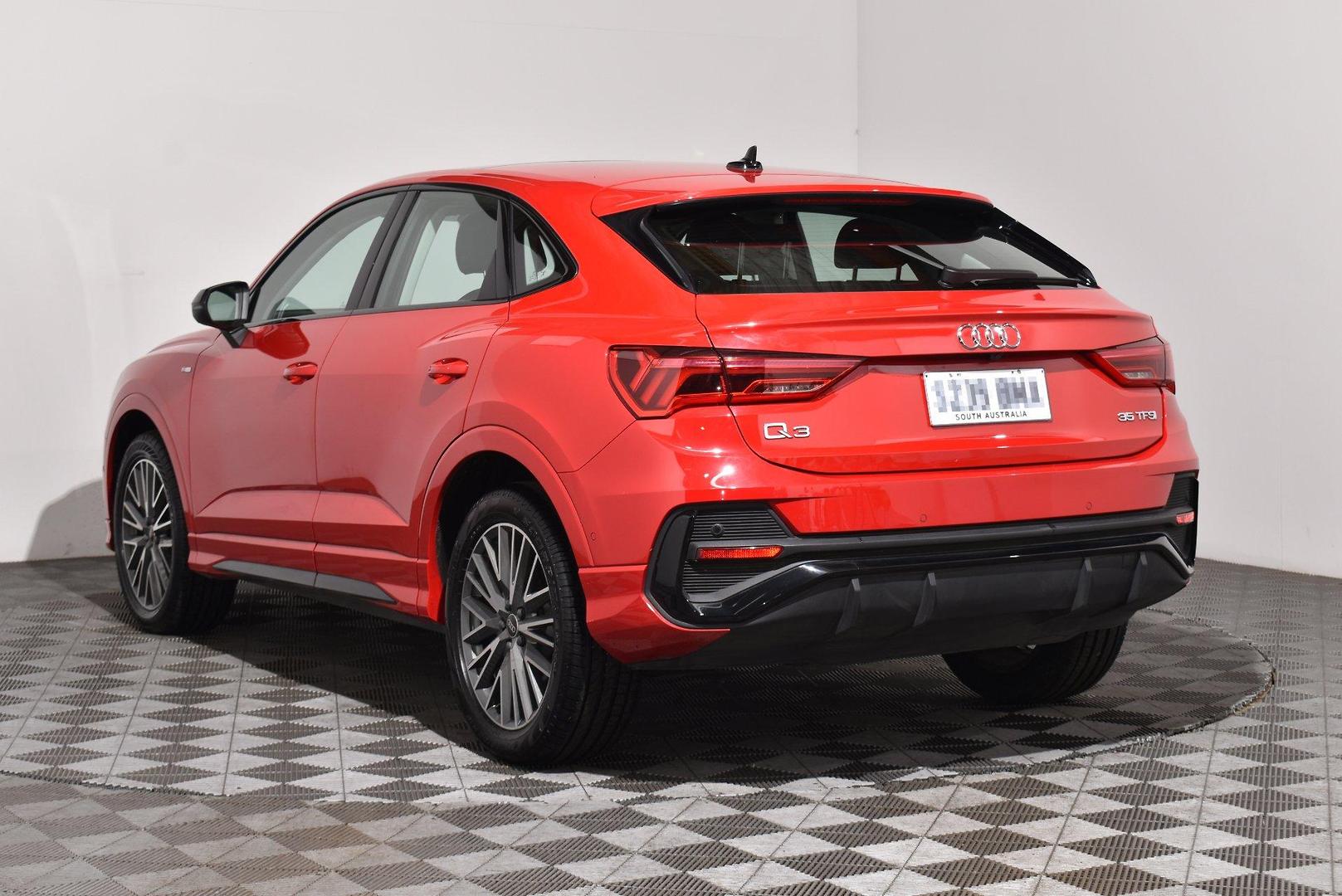 2022 Audi Q3 35 TFSI S line — photo 2