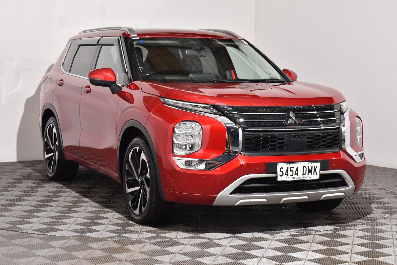 2023 Mitsubishi Outlander Exceed — photo 1