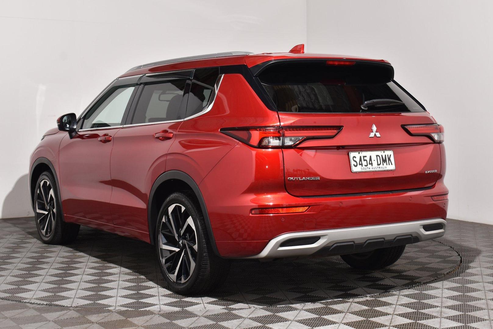 2023 Mitsubishi Outlander Exceed — photo 2