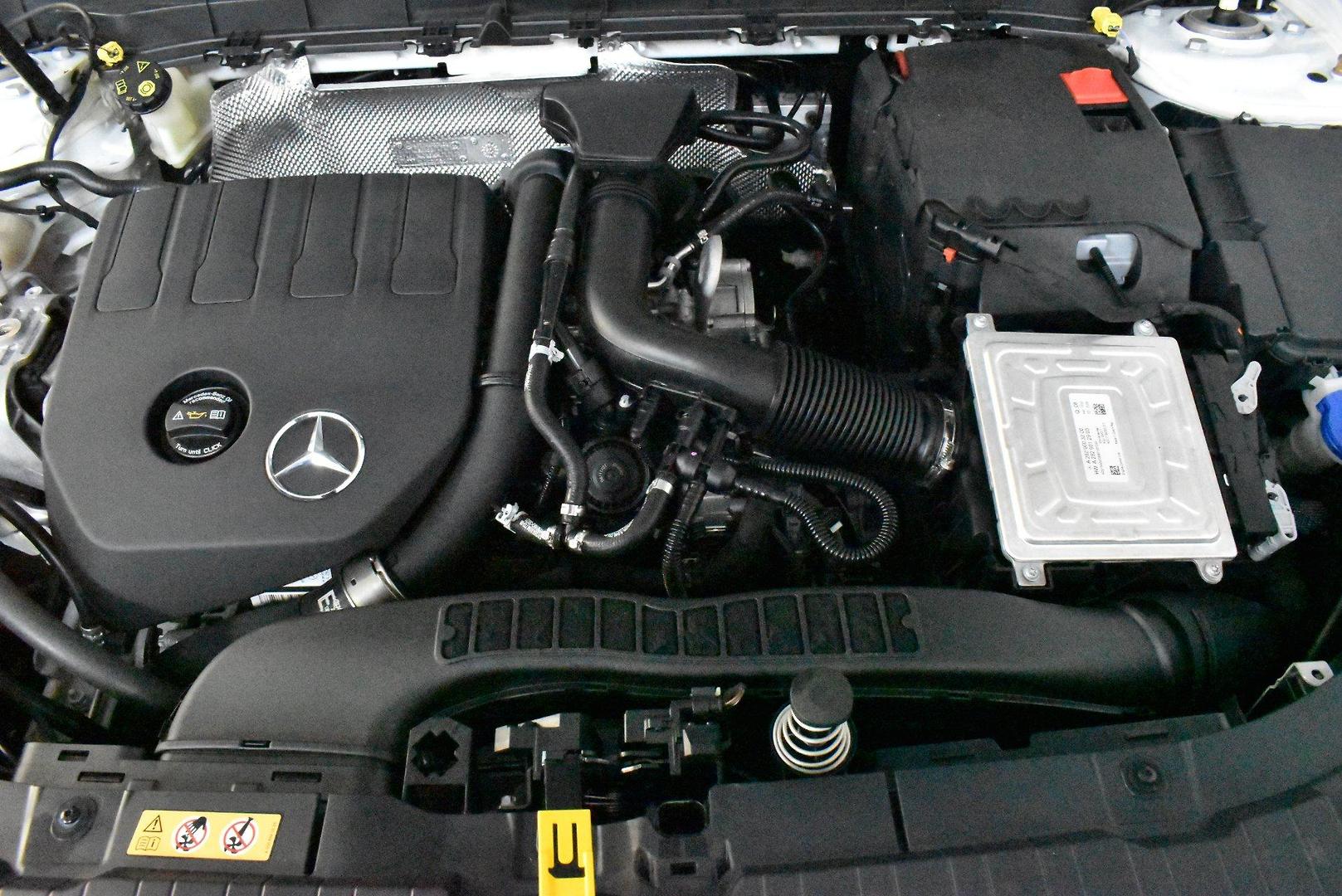 2022 Mercedes-Benz GLB-Class GLB200 — photo 17