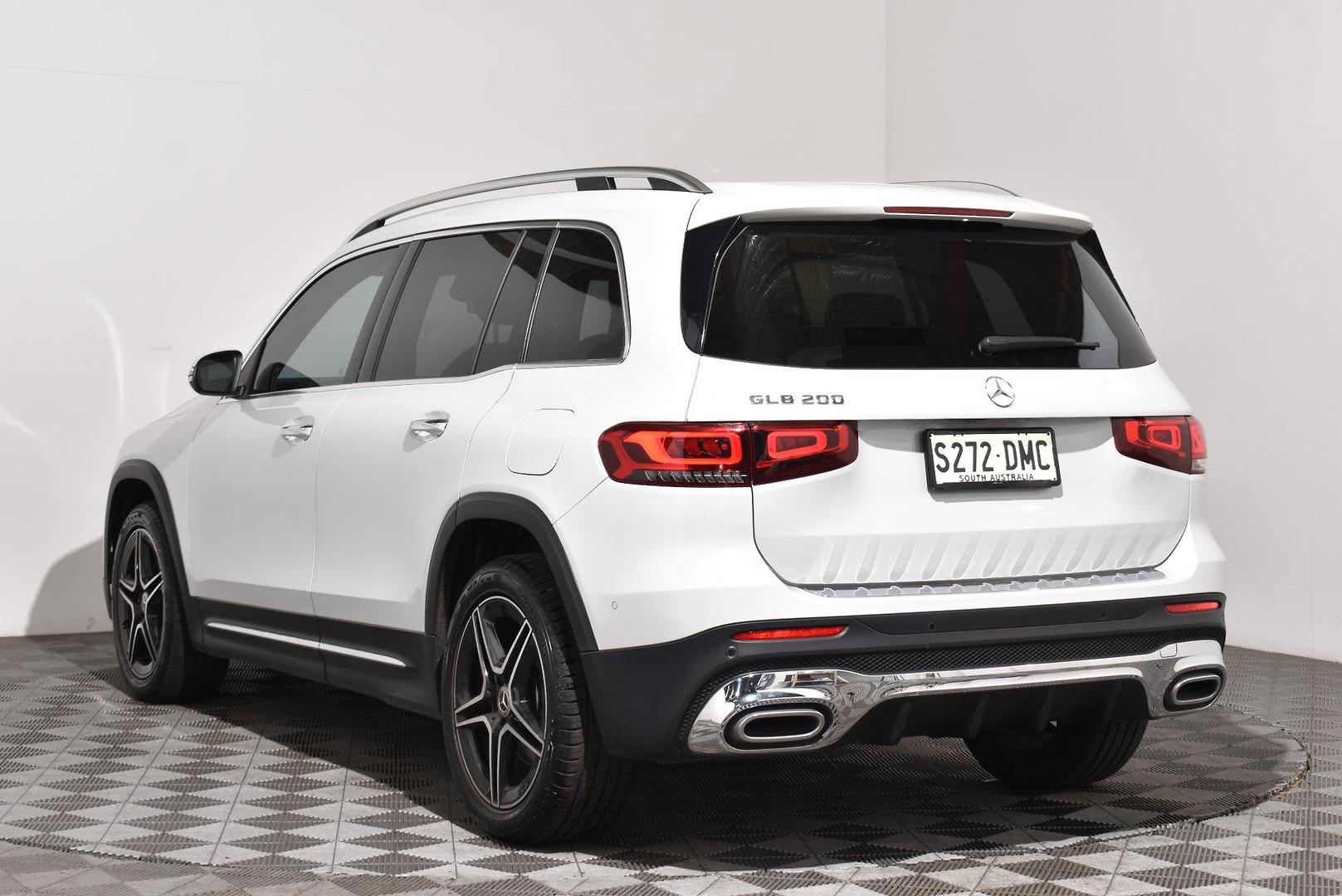 2022 Mercedes-Benz GLB-Class GLB200 — photo 2