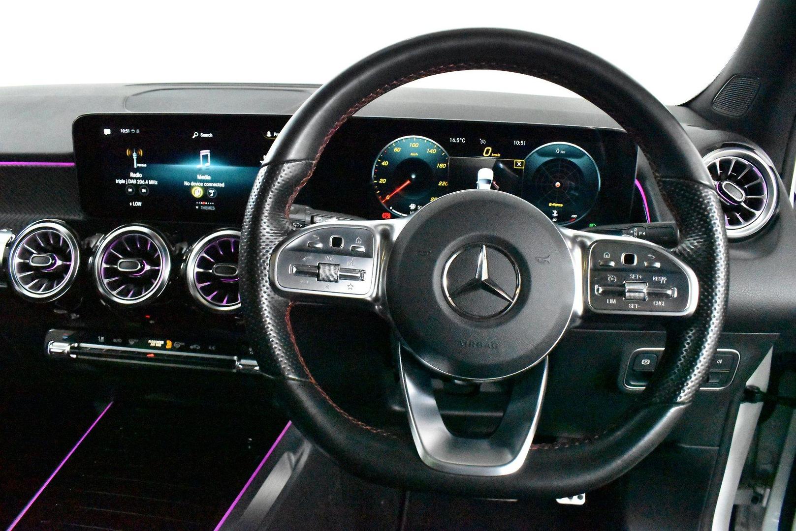 2022 Mercedes-Benz GLB-Class GLB200 — photo 5