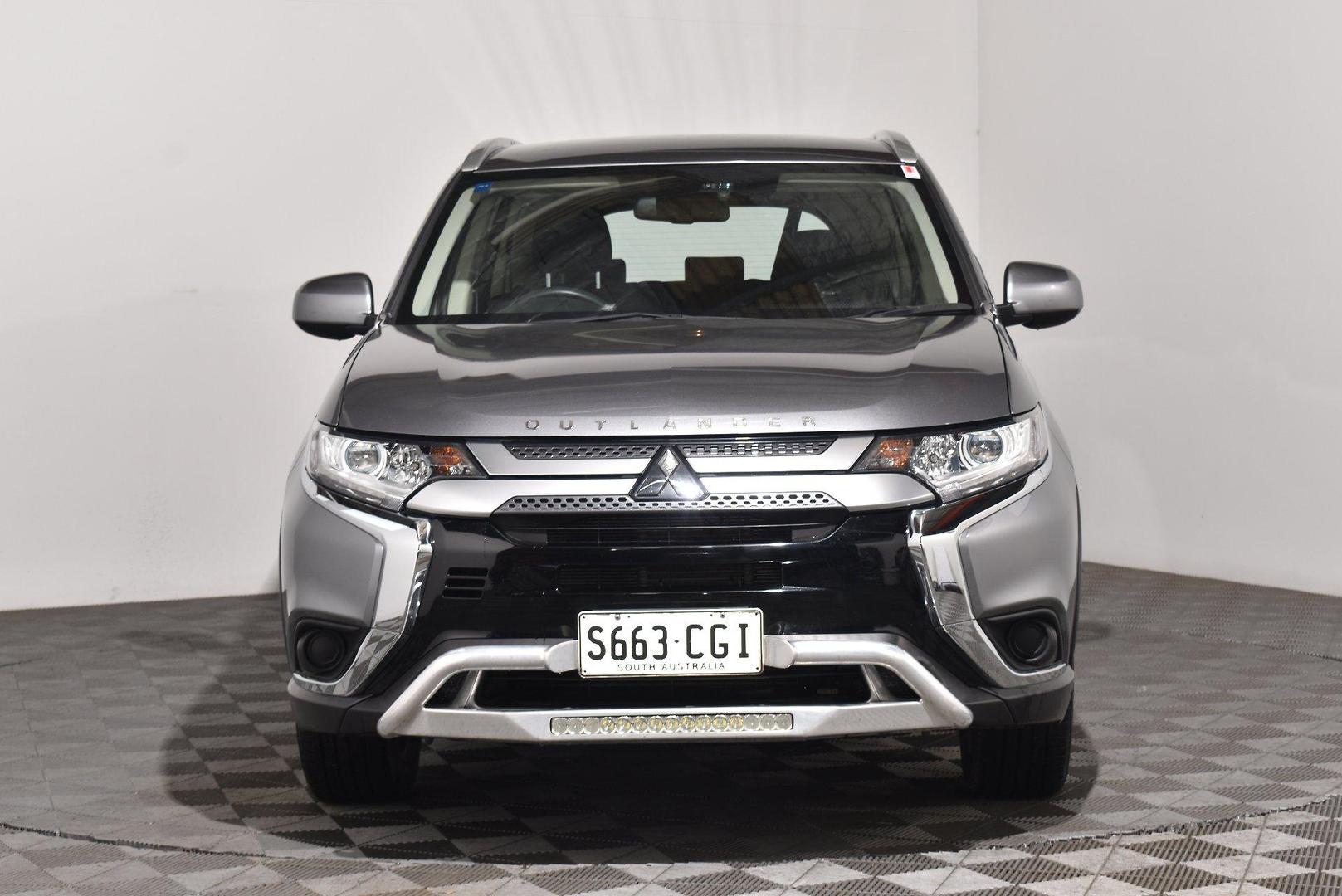 2020 Mitsubishi Outlander ES — photo 3