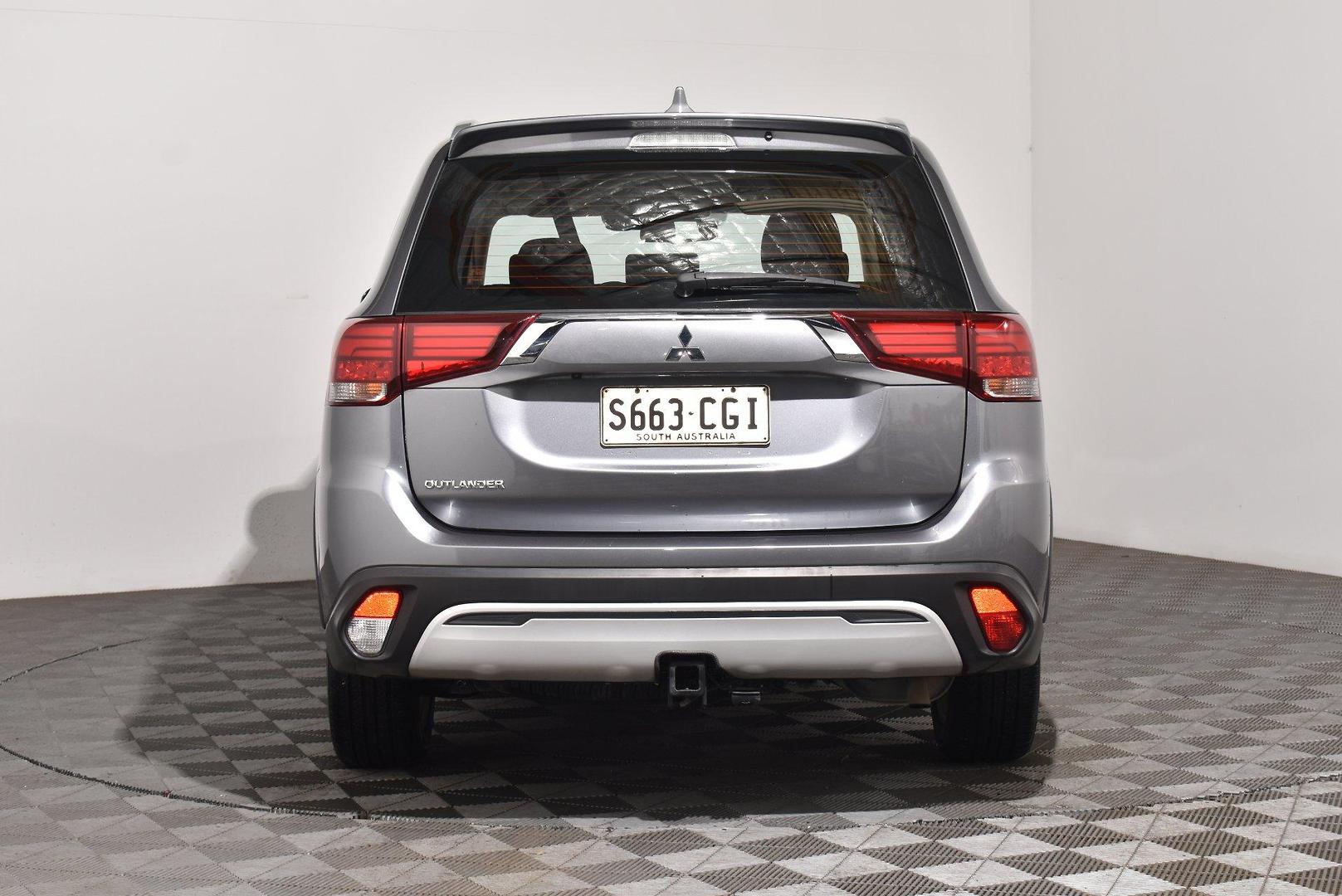 2020 Mitsubishi Outlander ES — photo 4