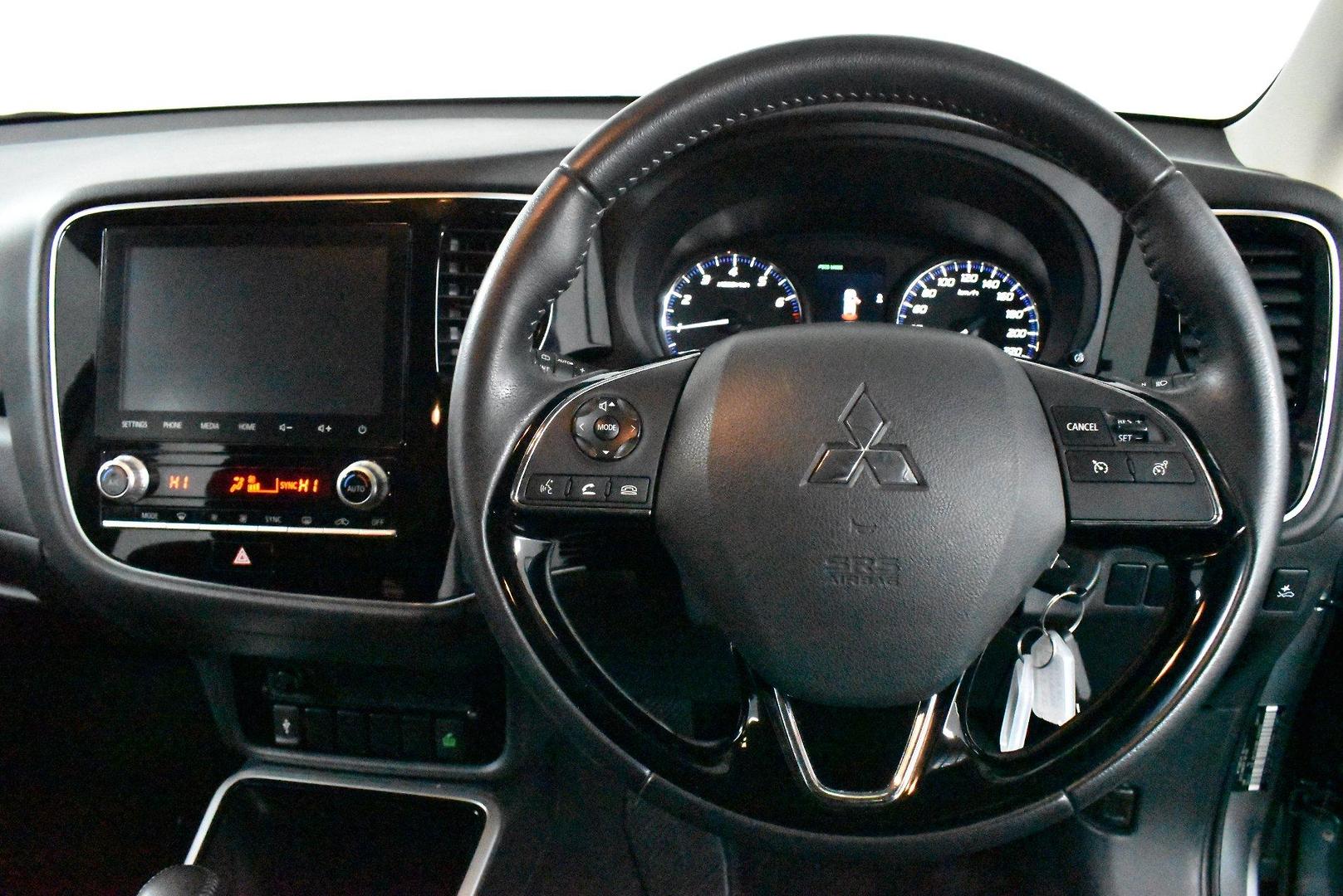 2020 Mitsubishi Outlander ES — photo 5