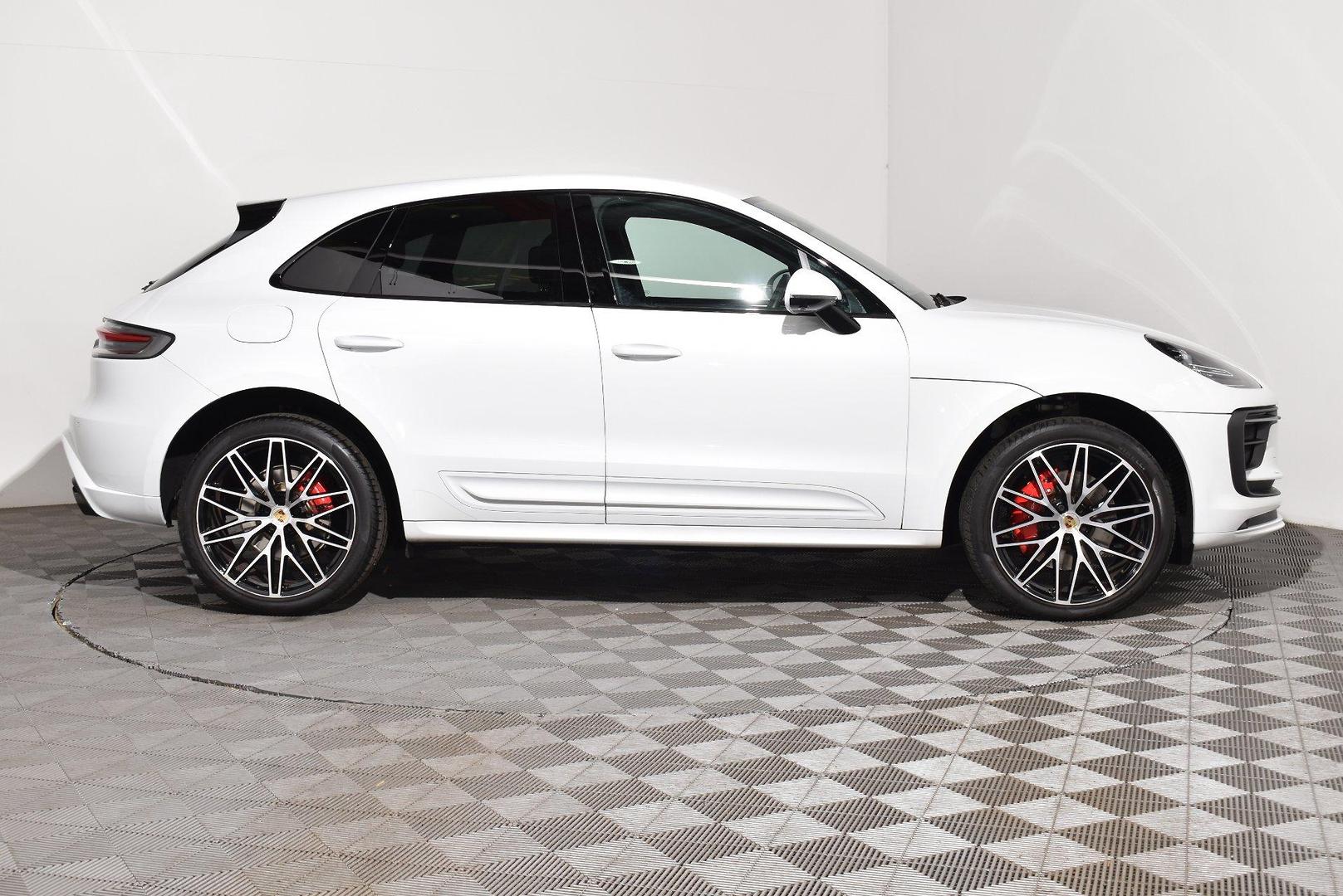 2022 Porsche Macan S — photo 10