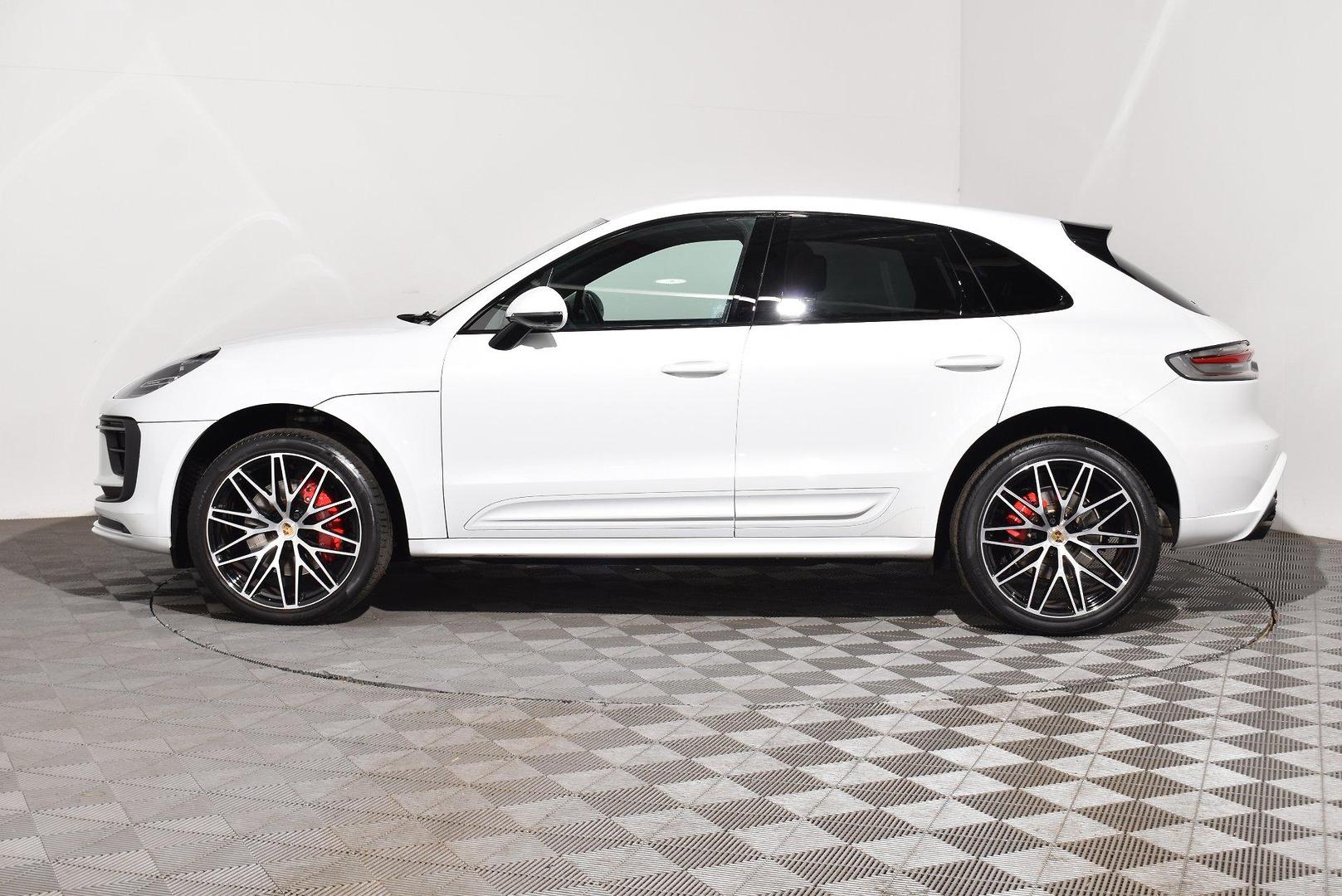 2022 Porsche Macan S — photo 11