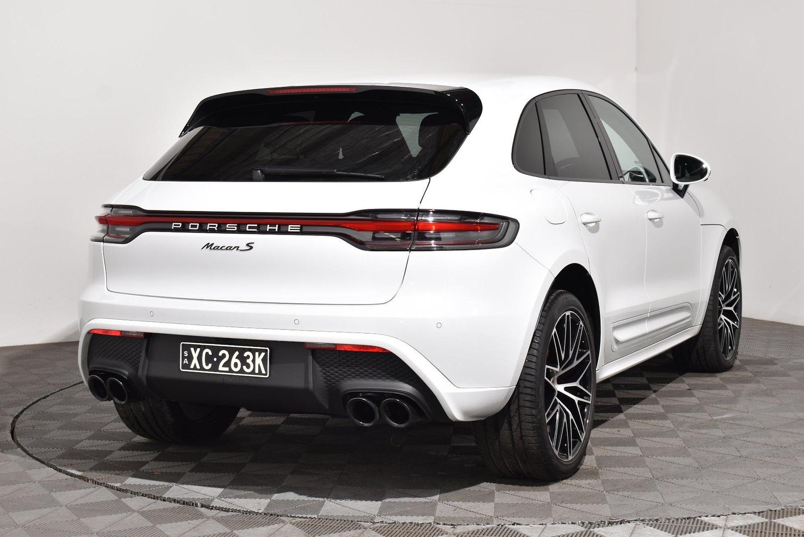 2022 Porsche Macan S — photo 14