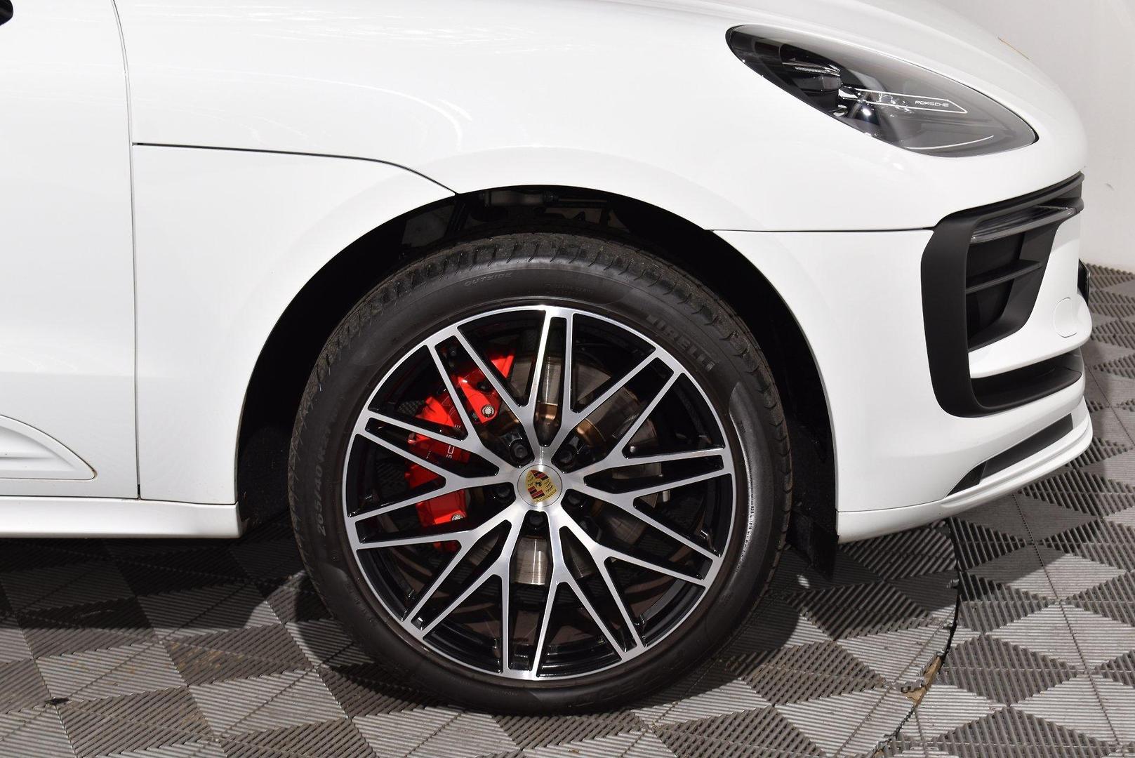 2022 Porsche Macan S — photo 18