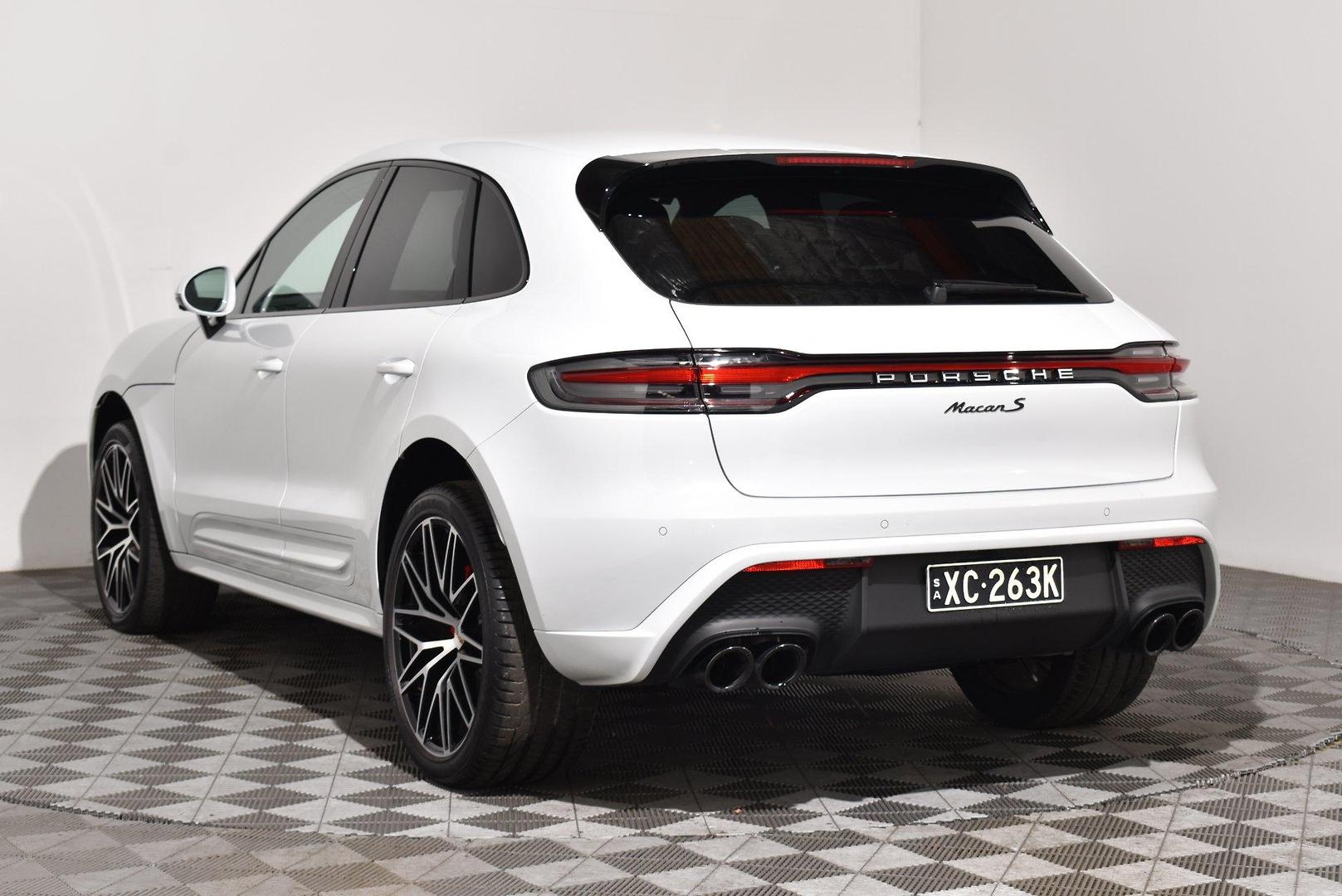 2022 Porsche Macan S — photo 2