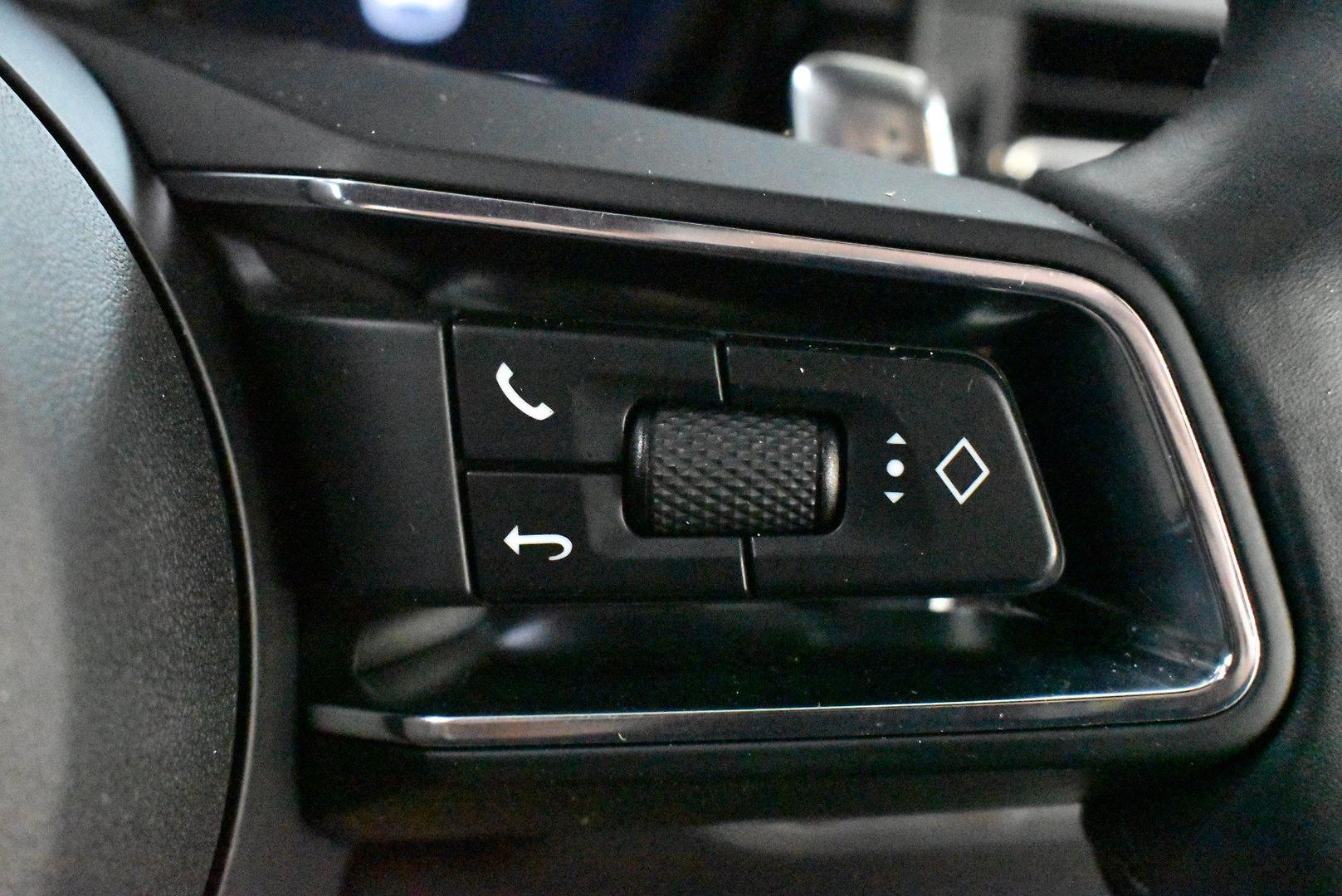 2022 Porsche Macan S — photo 22
