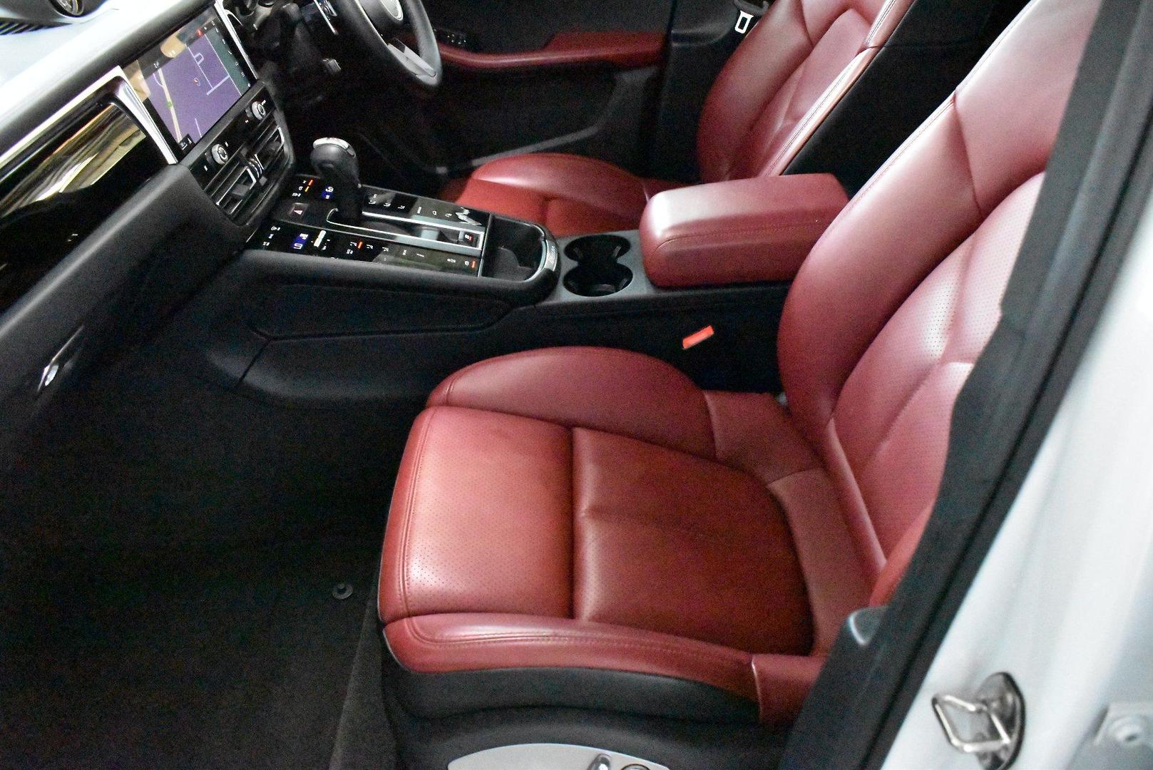 2022 Porsche Macan S — photo 7