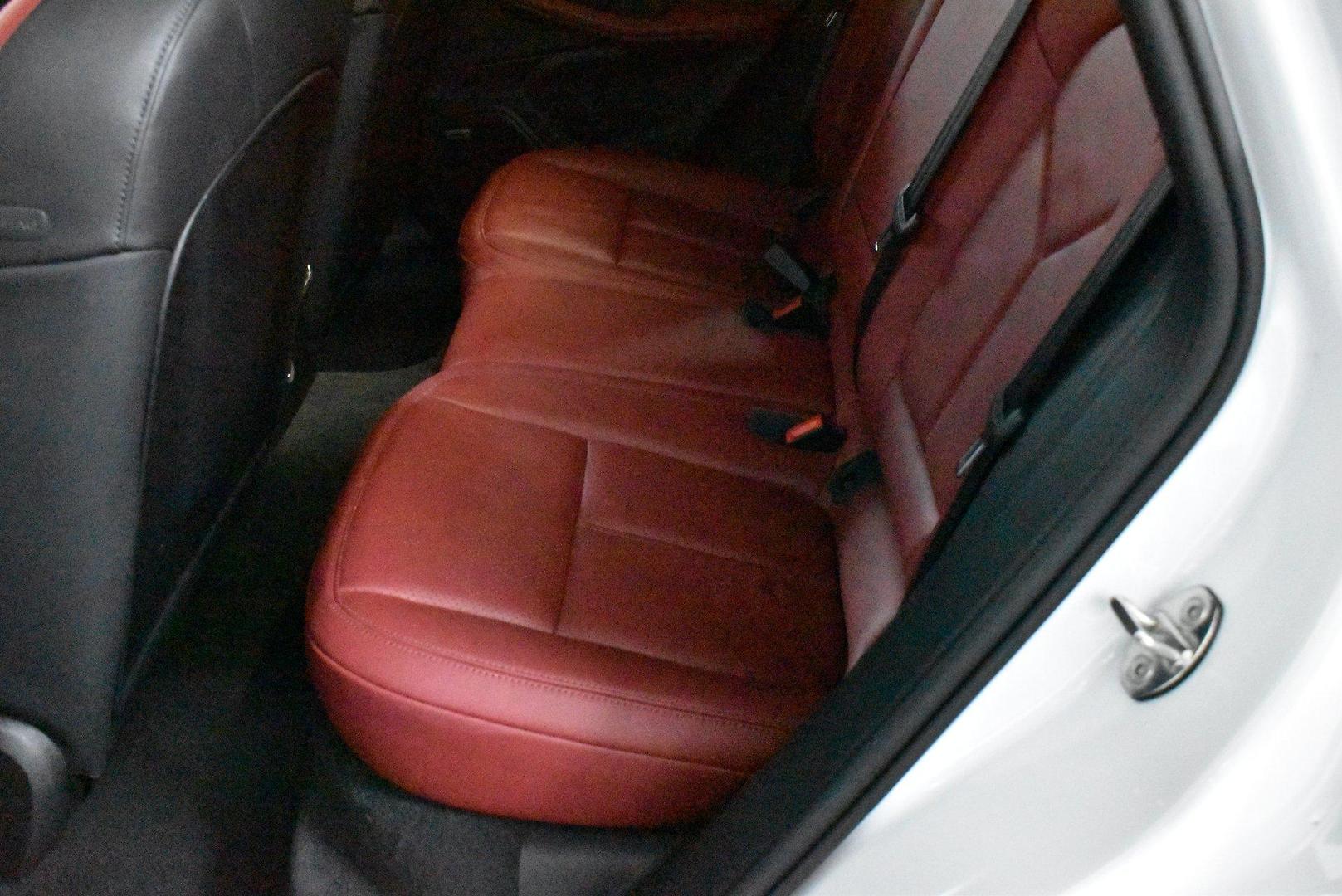 2022 Porsche Macan S — photo 8