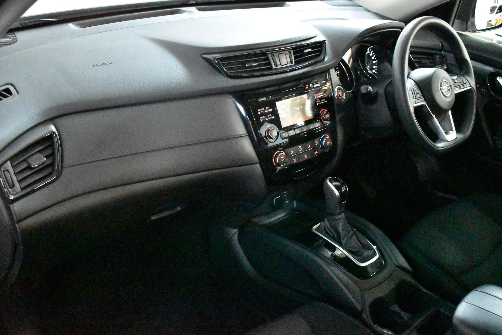2020 Nissan X-TRAIL ST — photo 6