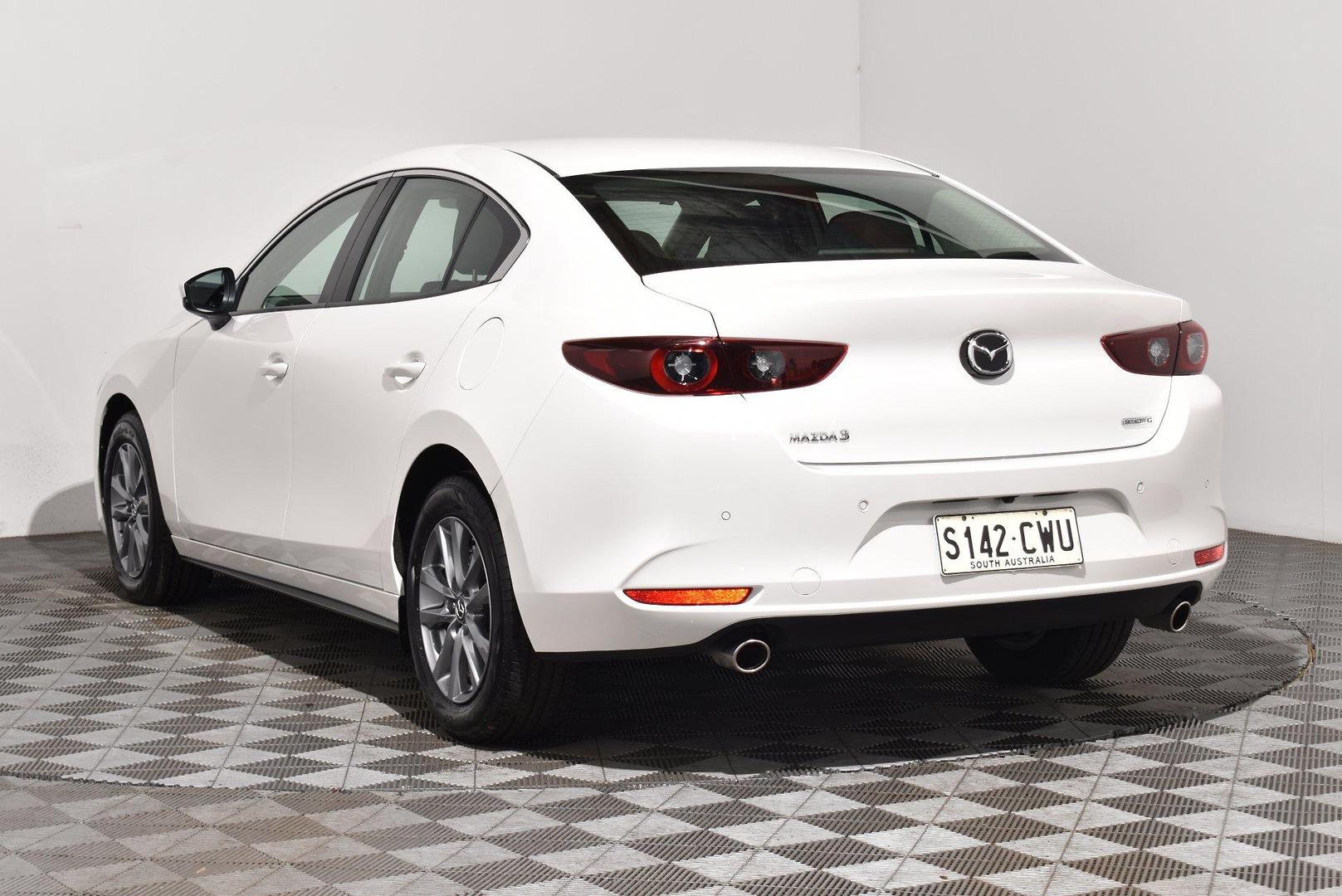 2024 Mazda 3 G20 Pure — photo 2