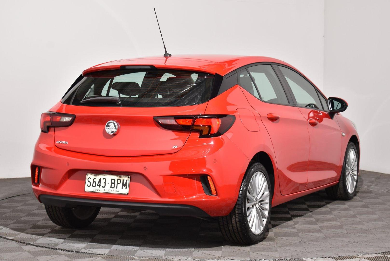 2016 Holden Astra R — photo 14